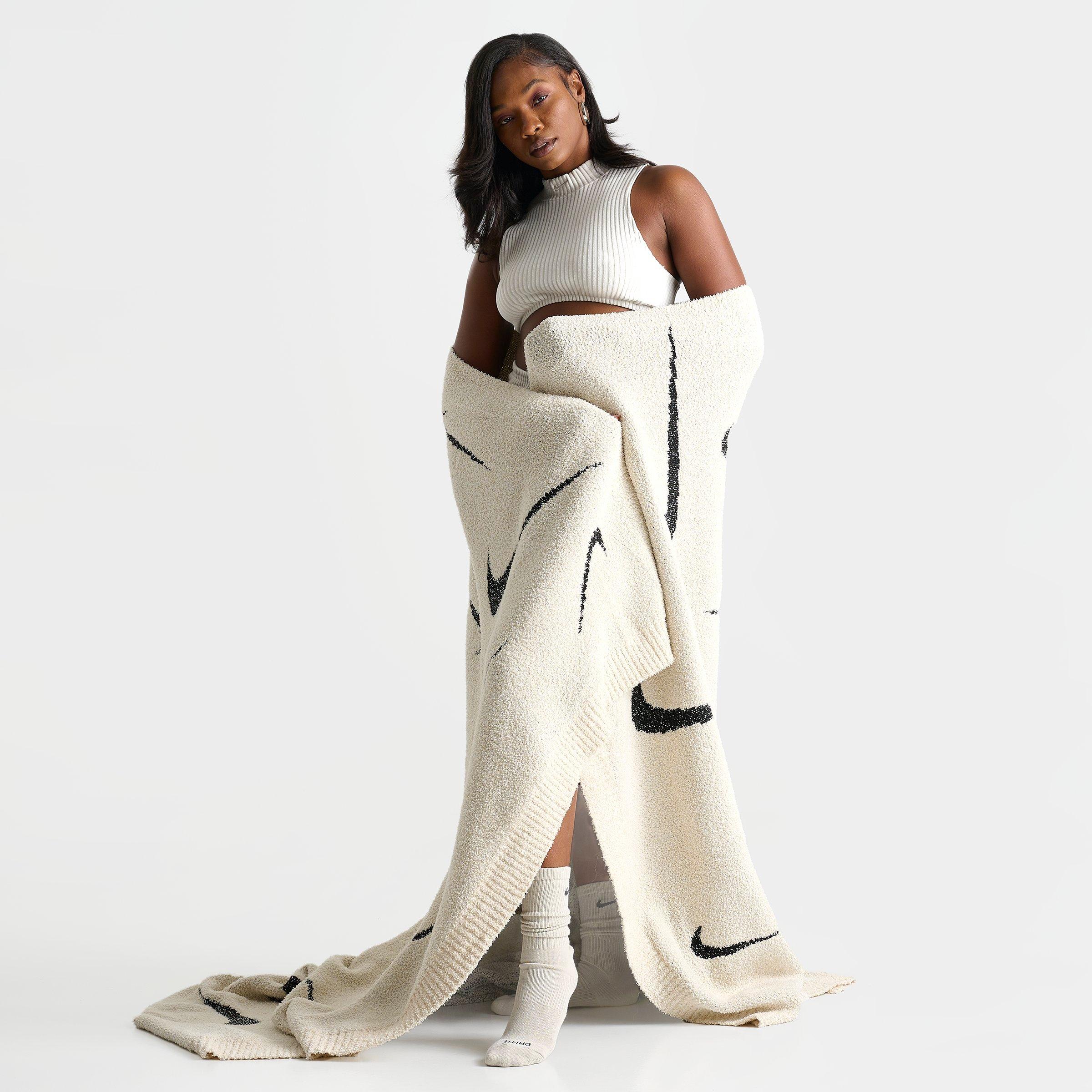 Nike Phoenix Cozy Boucle Blanket