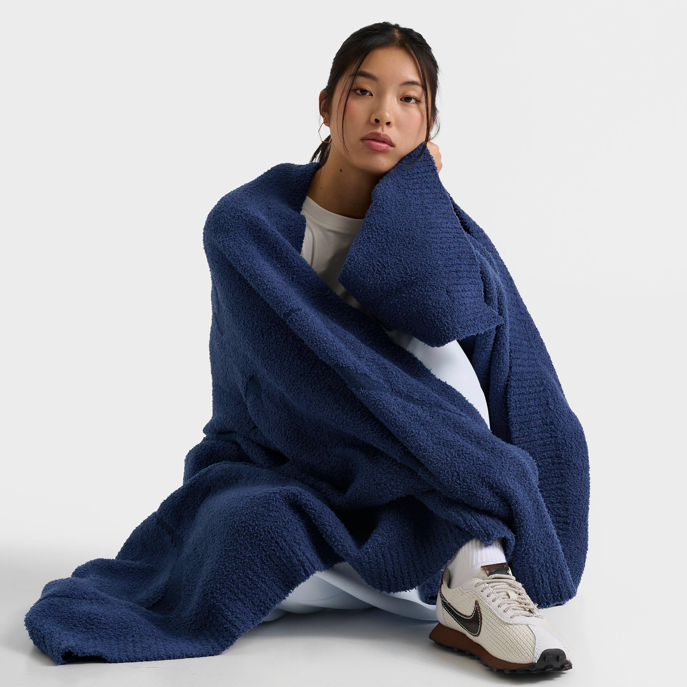 Nike Phoenix Cozy Boucle Blanket