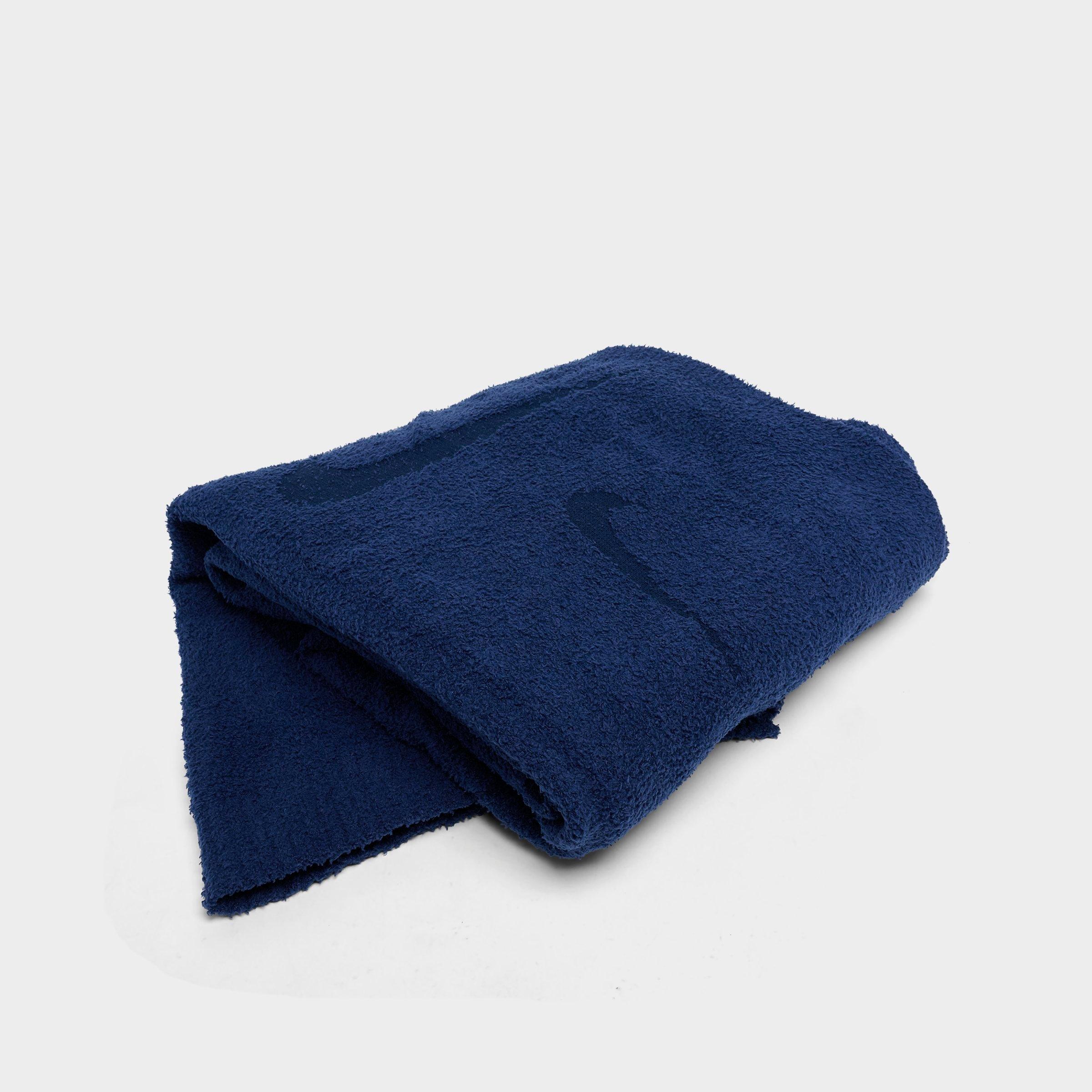 Nike Phoenix Cozy Boucle Blanket