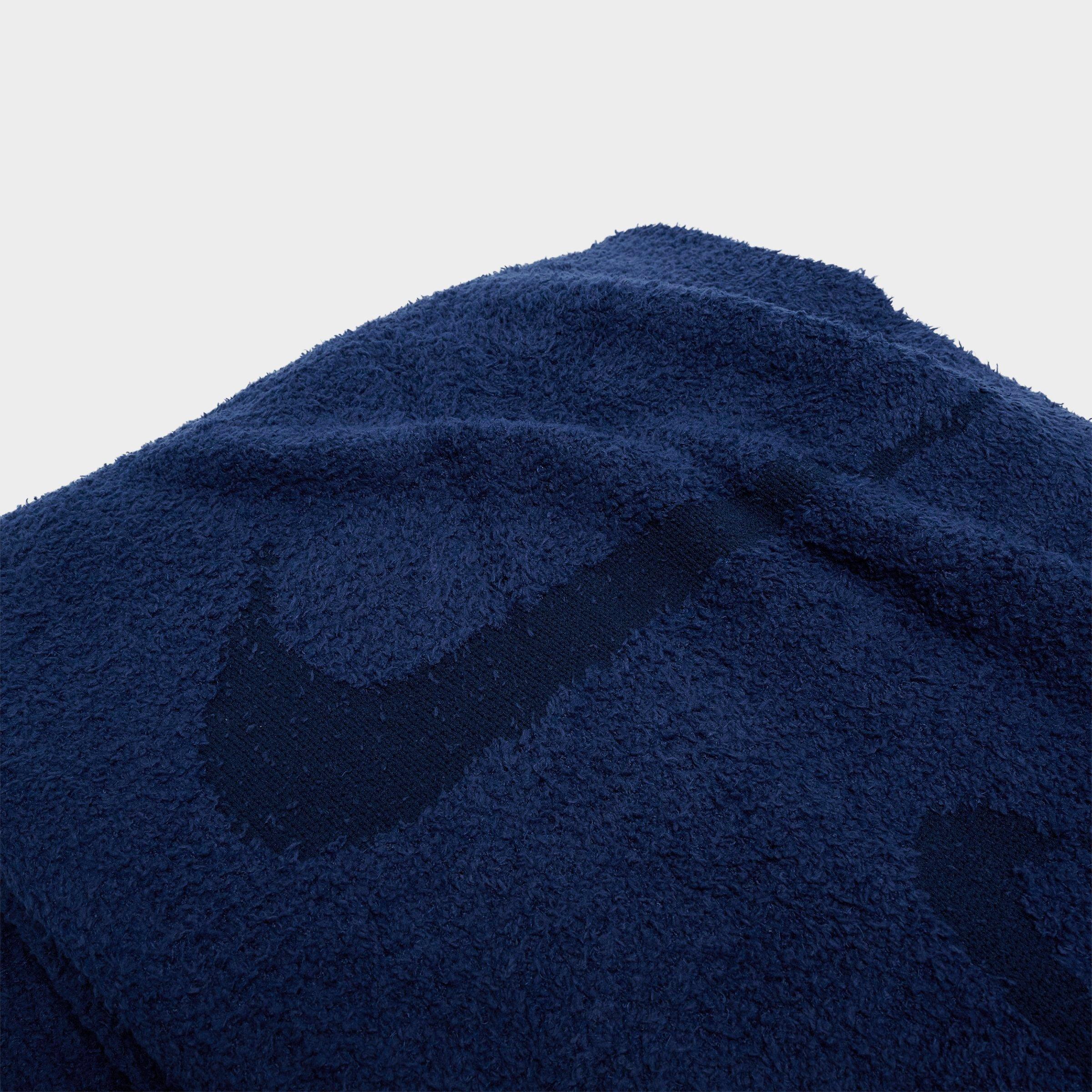 Nike Phoenix Cozy Boucle Blanket