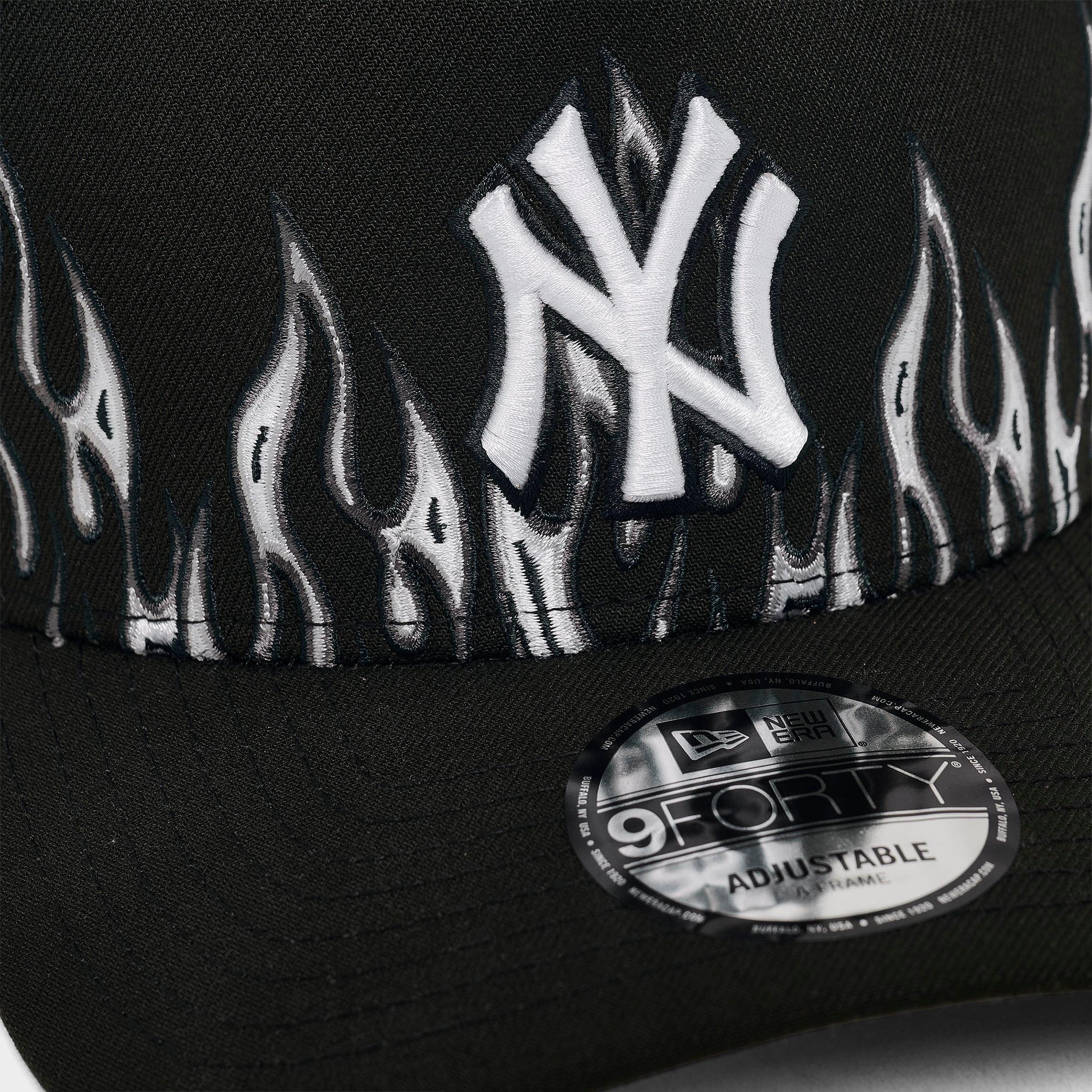 New Era New York Yankees MLB Large Flame Logo 9FORTY A-Frame Snapback Hat