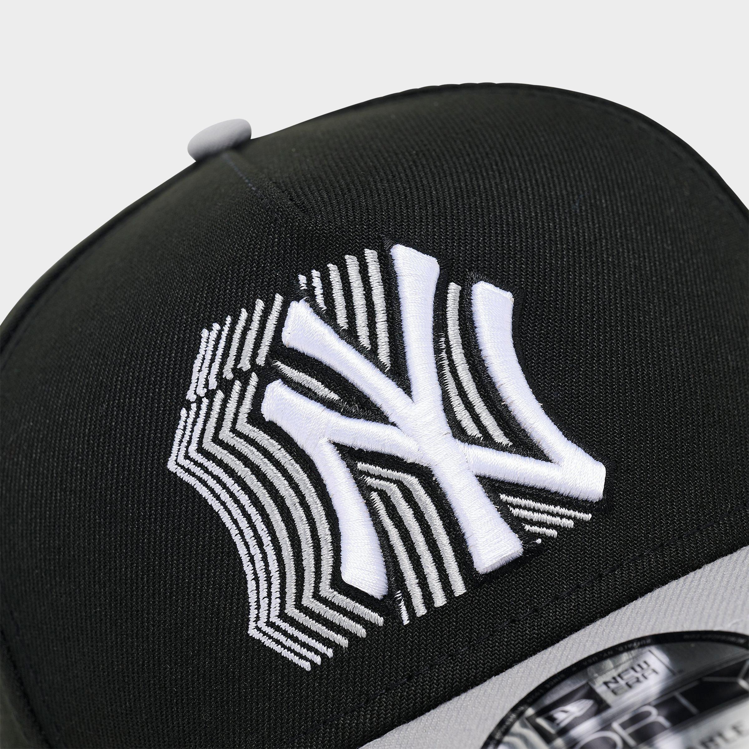 New Era New York Yankees MLB Repeat Logo 9FORTY A-Frame Snapback Hat