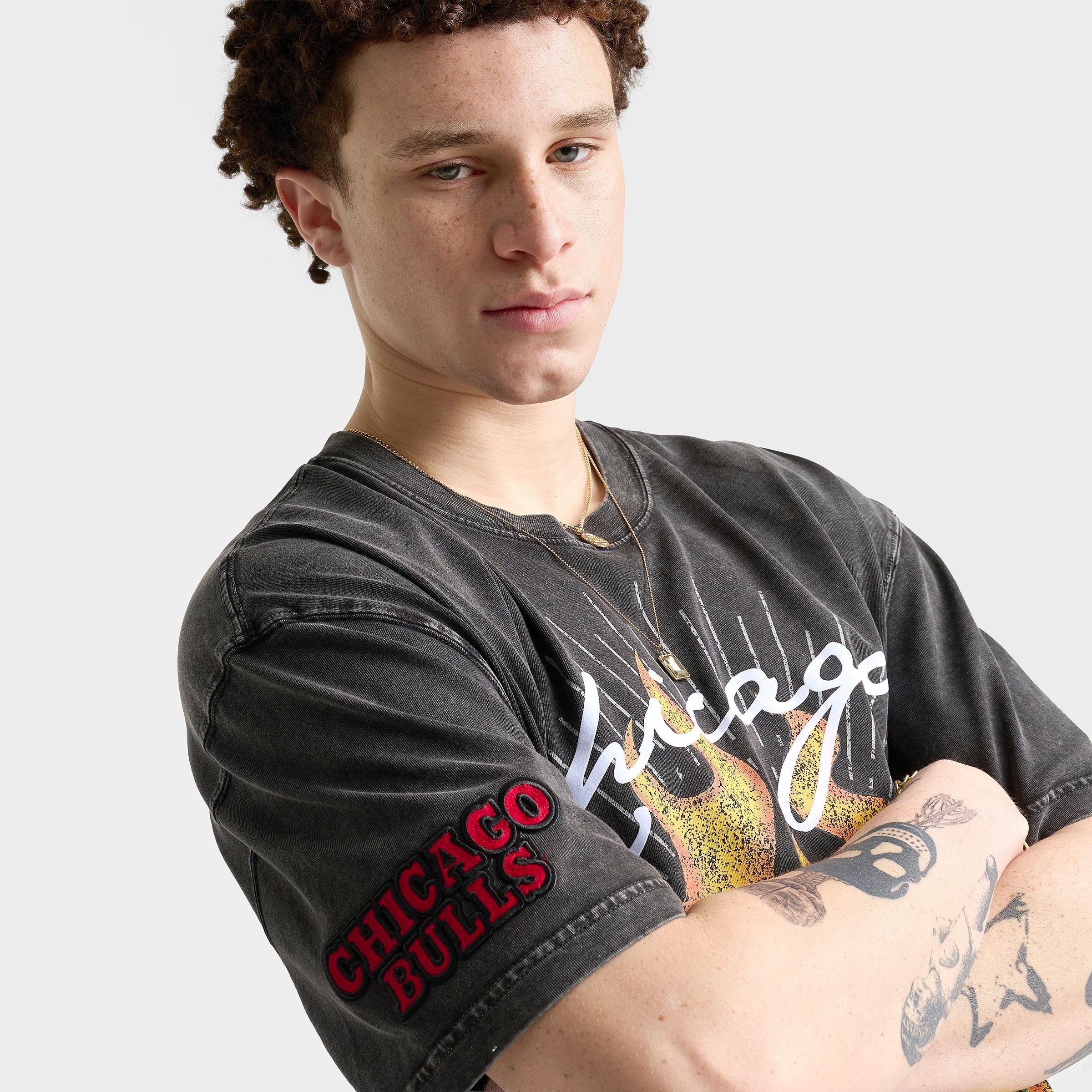 Men's Pro Standard Chicago Bulls NBA Fire And Roses T-Shirt