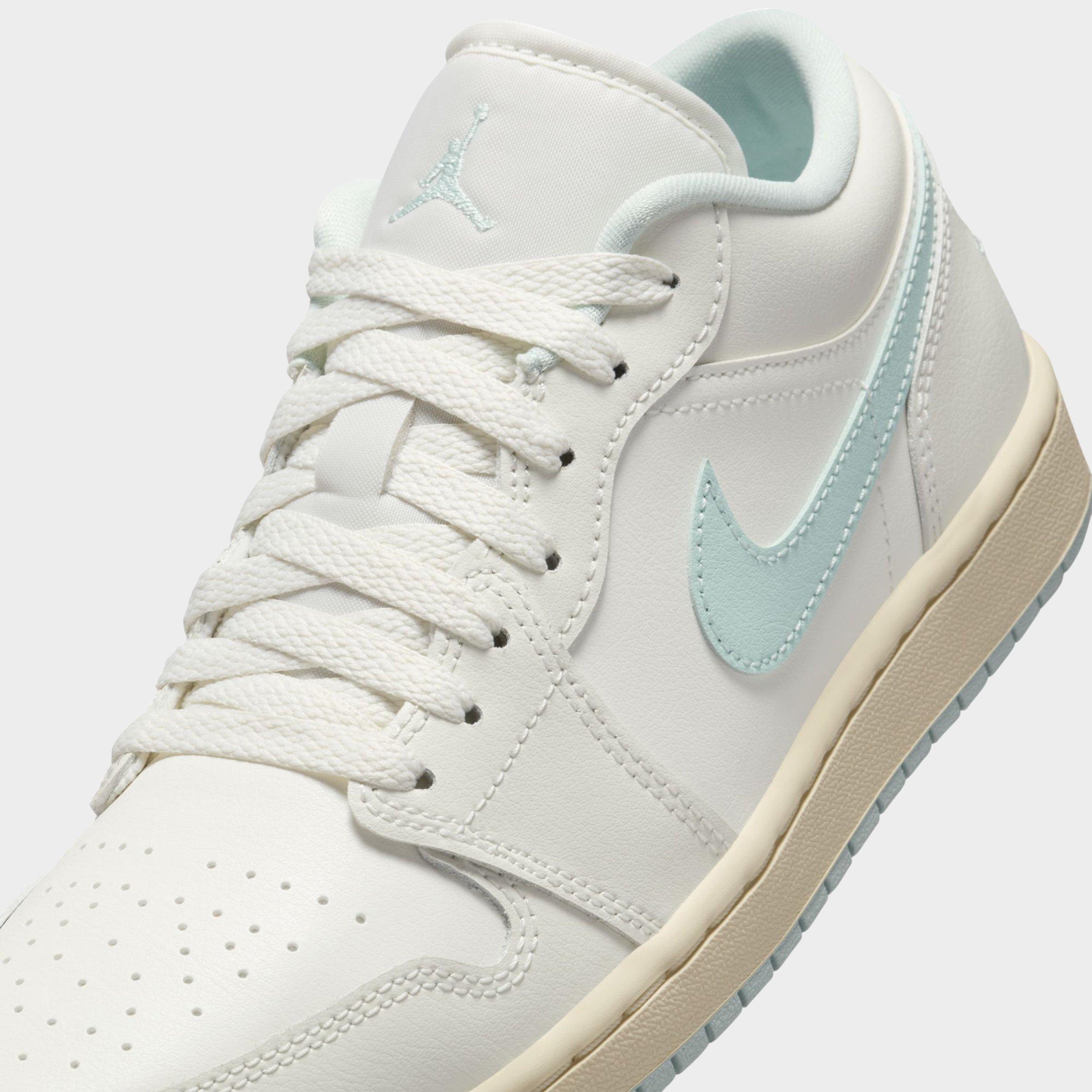 Women's Air Jordan Retro 1 Low Casual Shoes