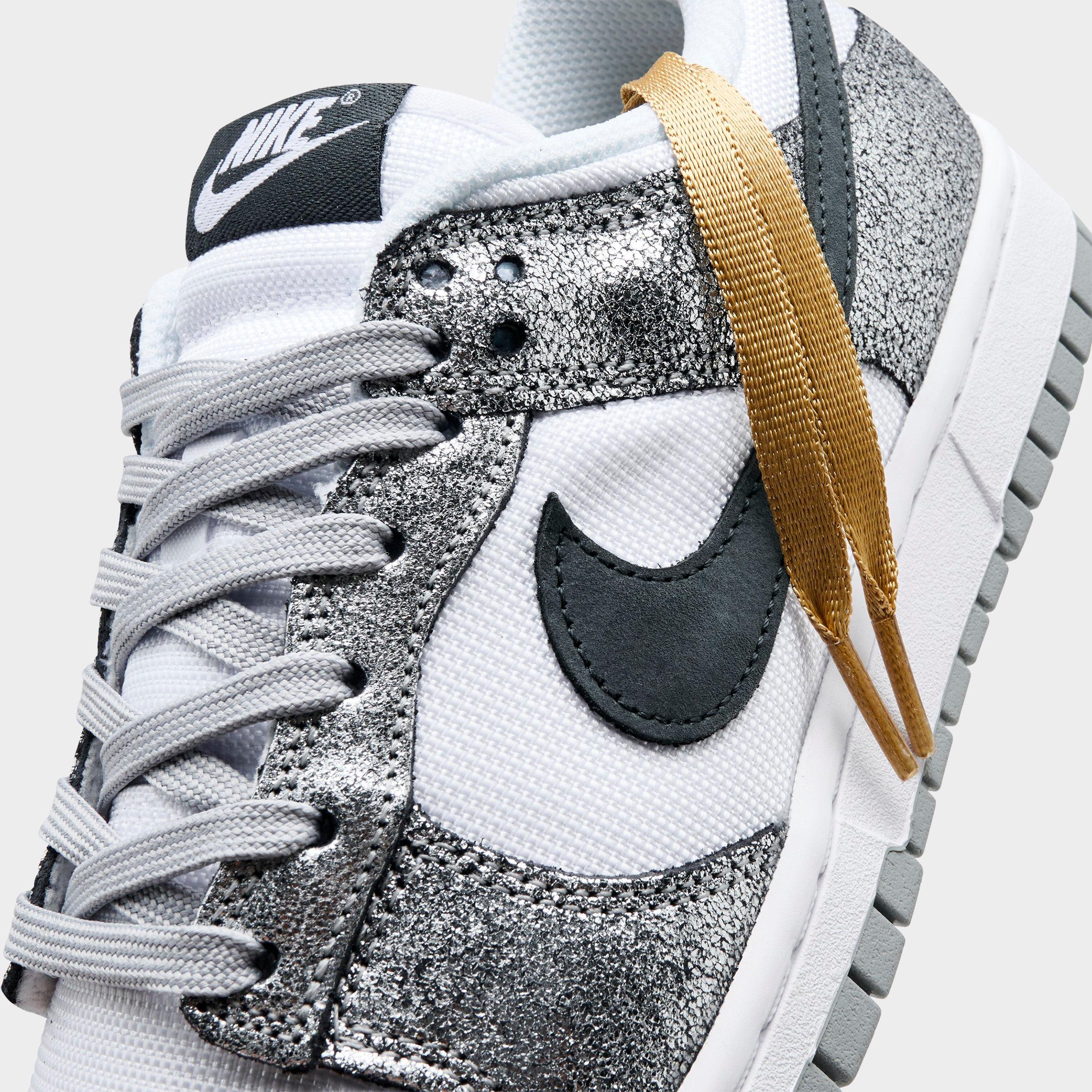 Women's Nike Dunk Low SE Casual Shoes