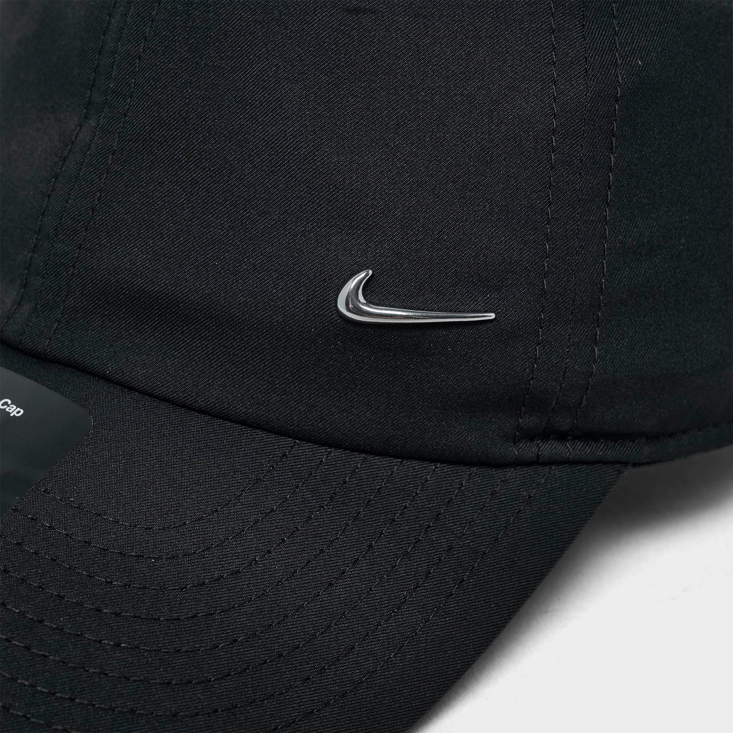 Nike Dri-FIT Club Unstructured Metal Swoosh Strapback Hat