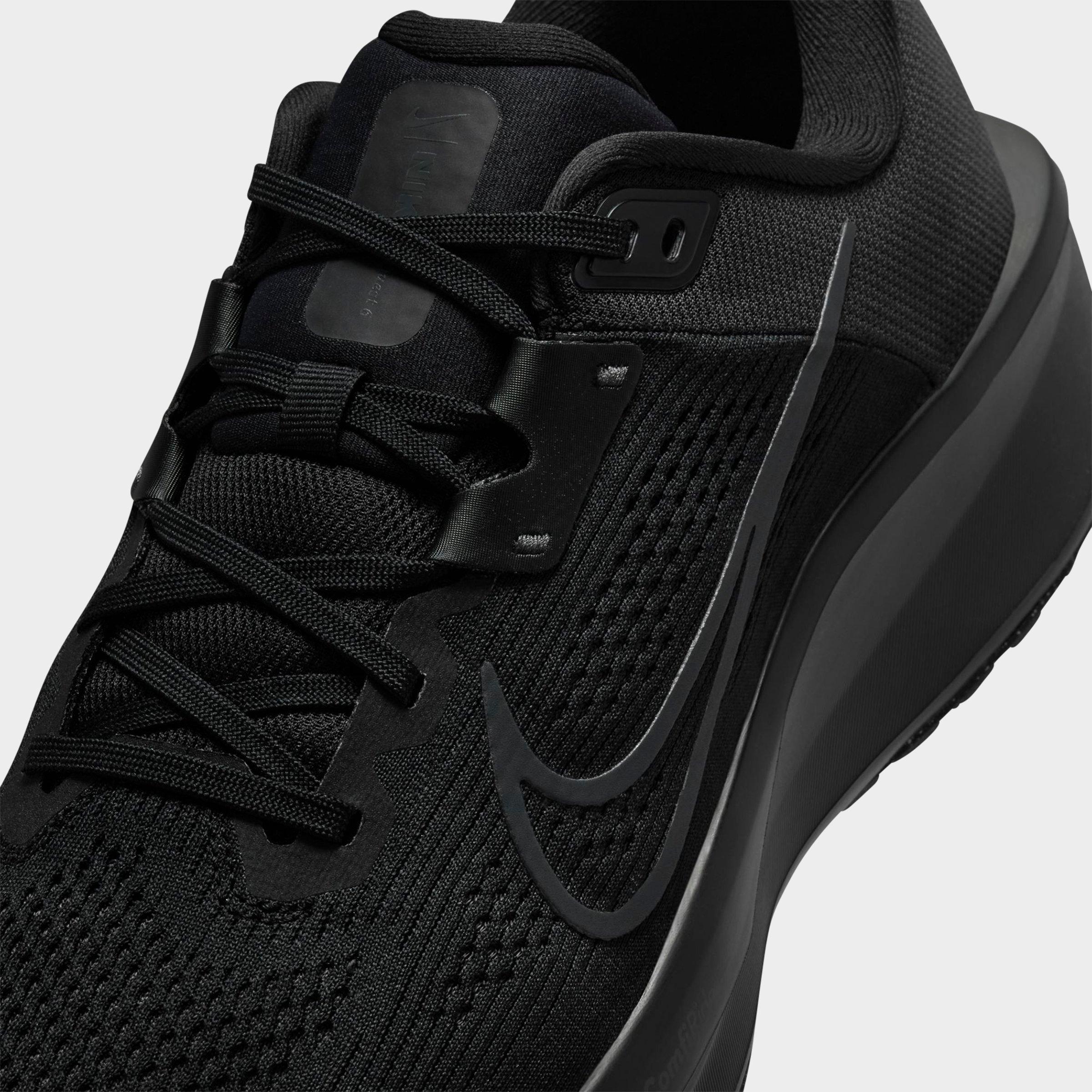 NIKE QUEST 6