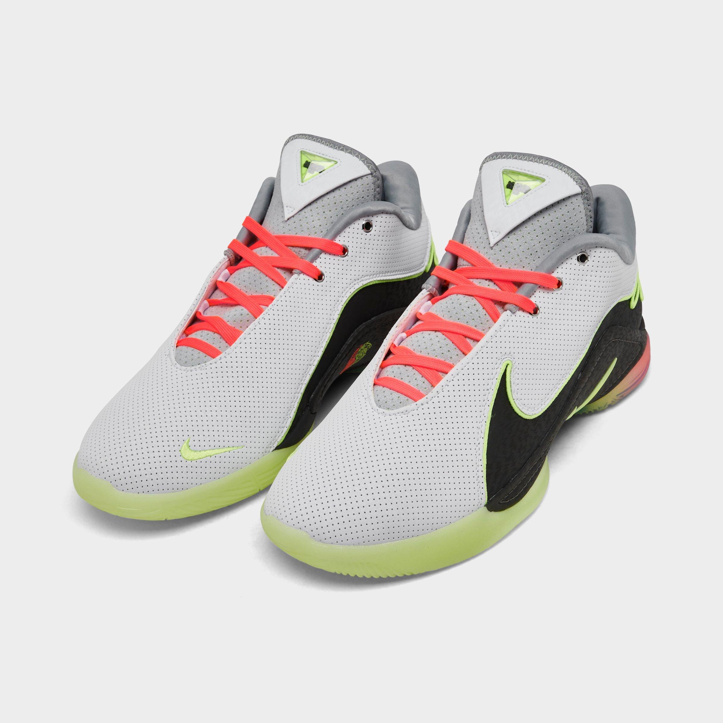 Men's Nike LeBron 22 Basketball Shoes