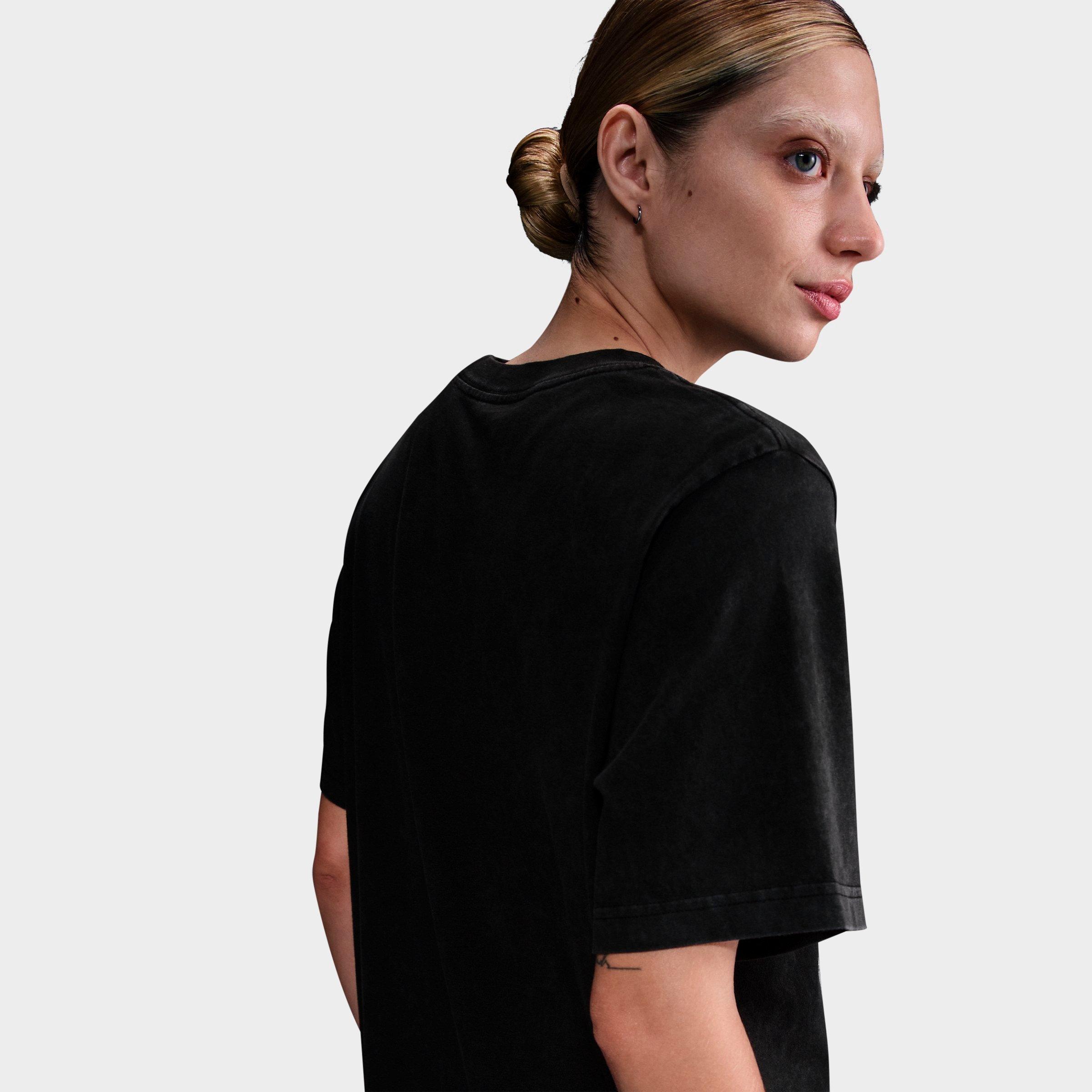 Women's Nike Oversized Basketball Graphic T-Shirt