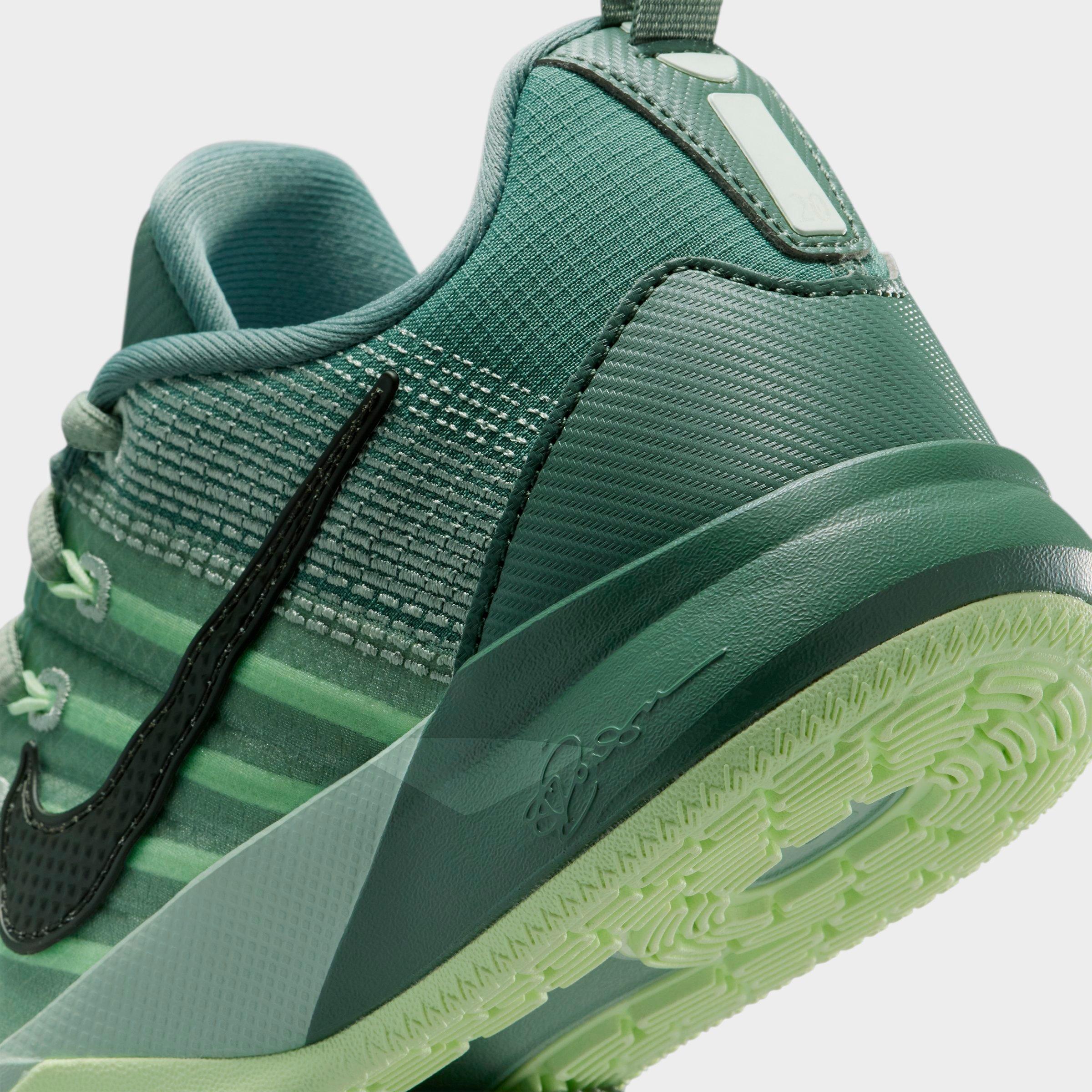 Girls' Big Kids' Nike Sabrina 3 Basketball Shoes