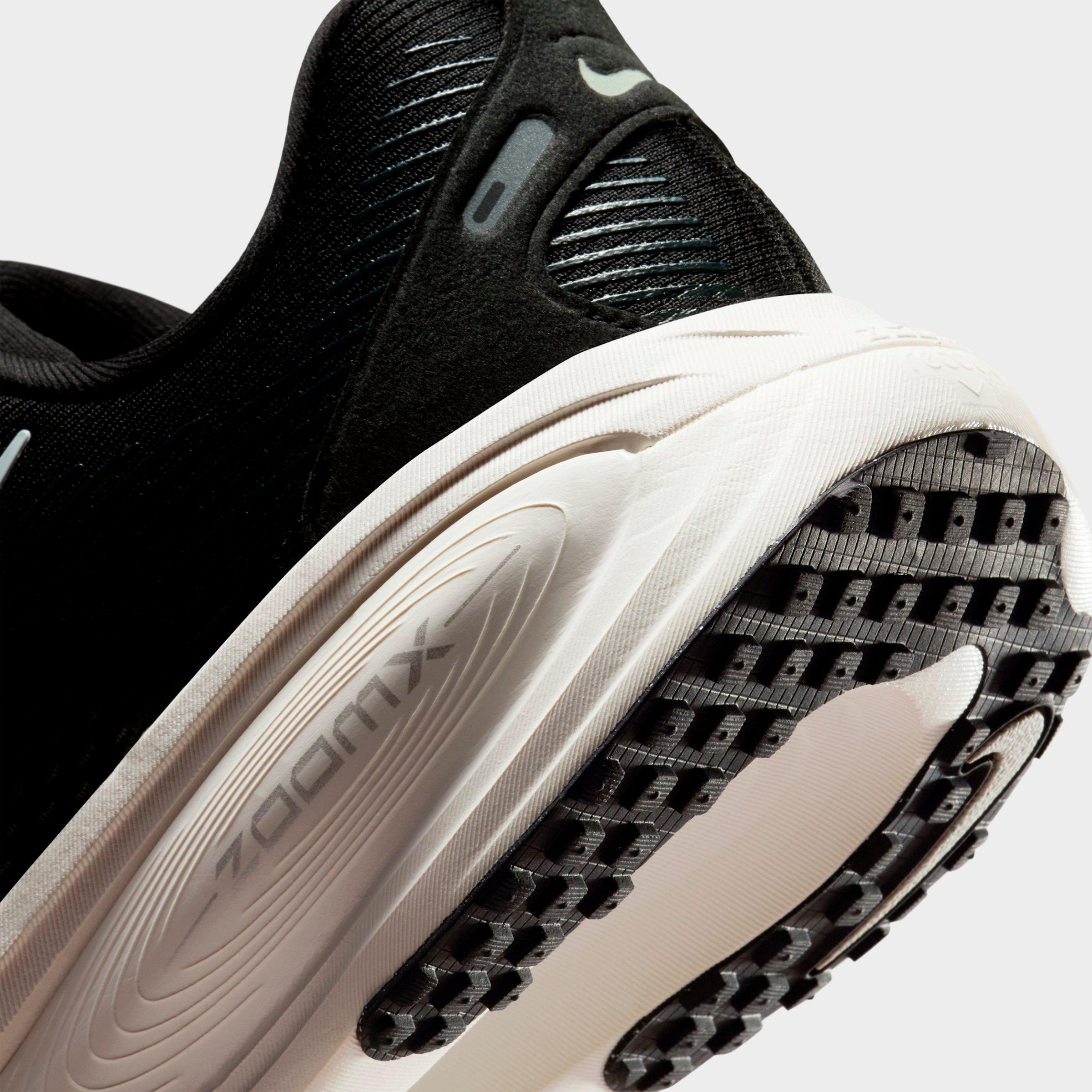 Women's Nike Vomero 18 Running Shoes (Extra Wide Width)