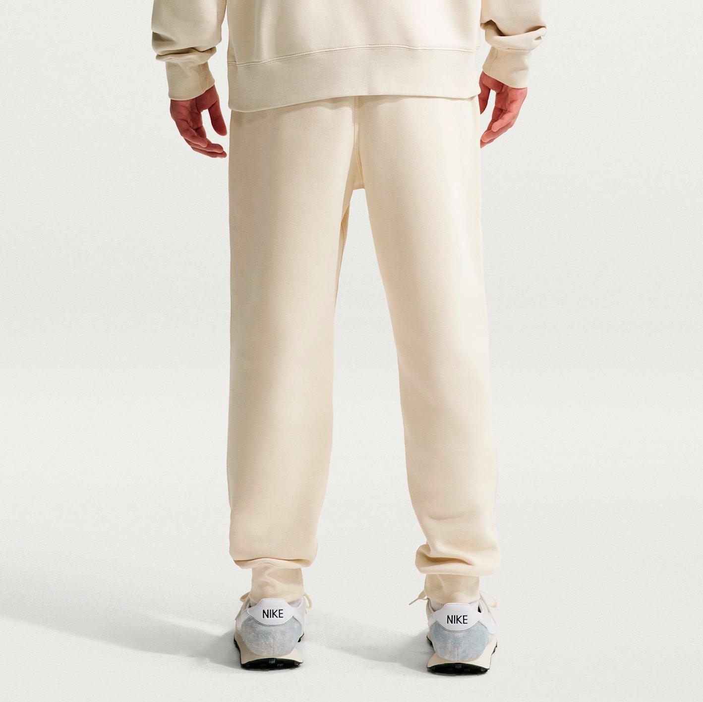Men's Nike Sportswear Club Chenille Script Fleece Jogger Pants