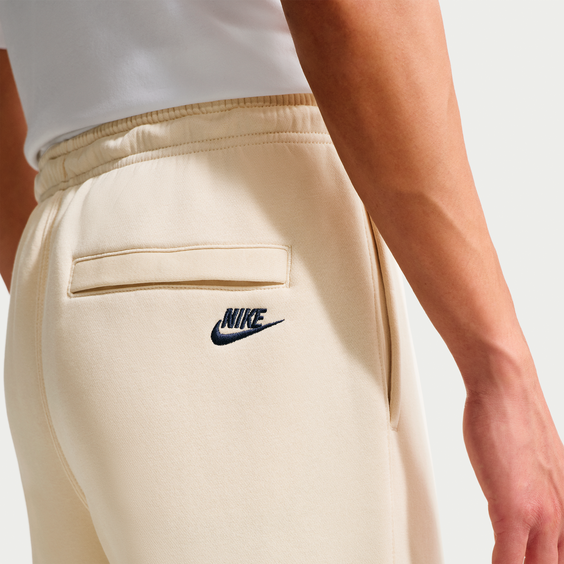 Men's Nike Sportswear Club Chenille Script Fleece Jogger Pants