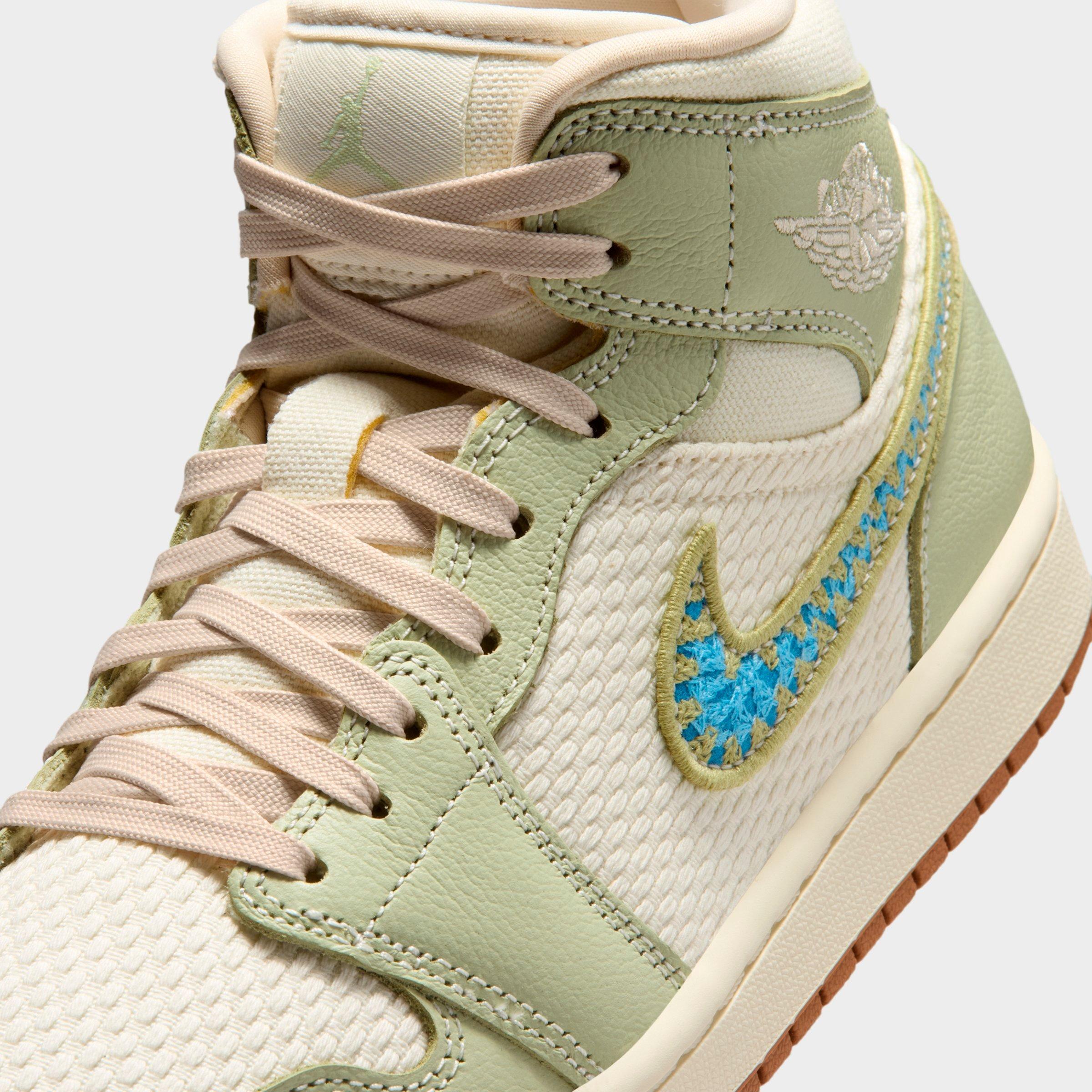 Women's Air Jordan 1 Mid SE Casual Shoes