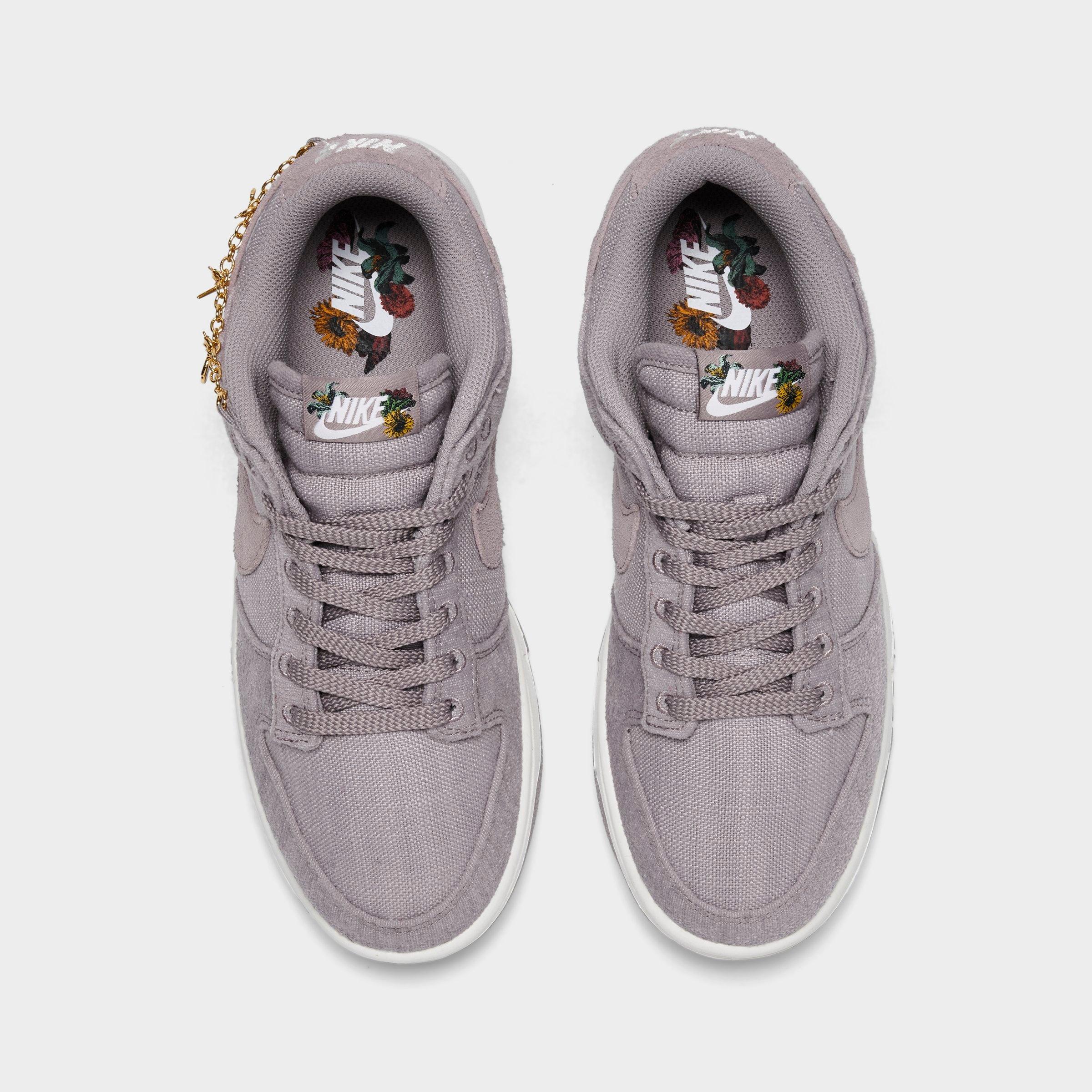 Women's Nike Dunk Low SE Casual Shoes