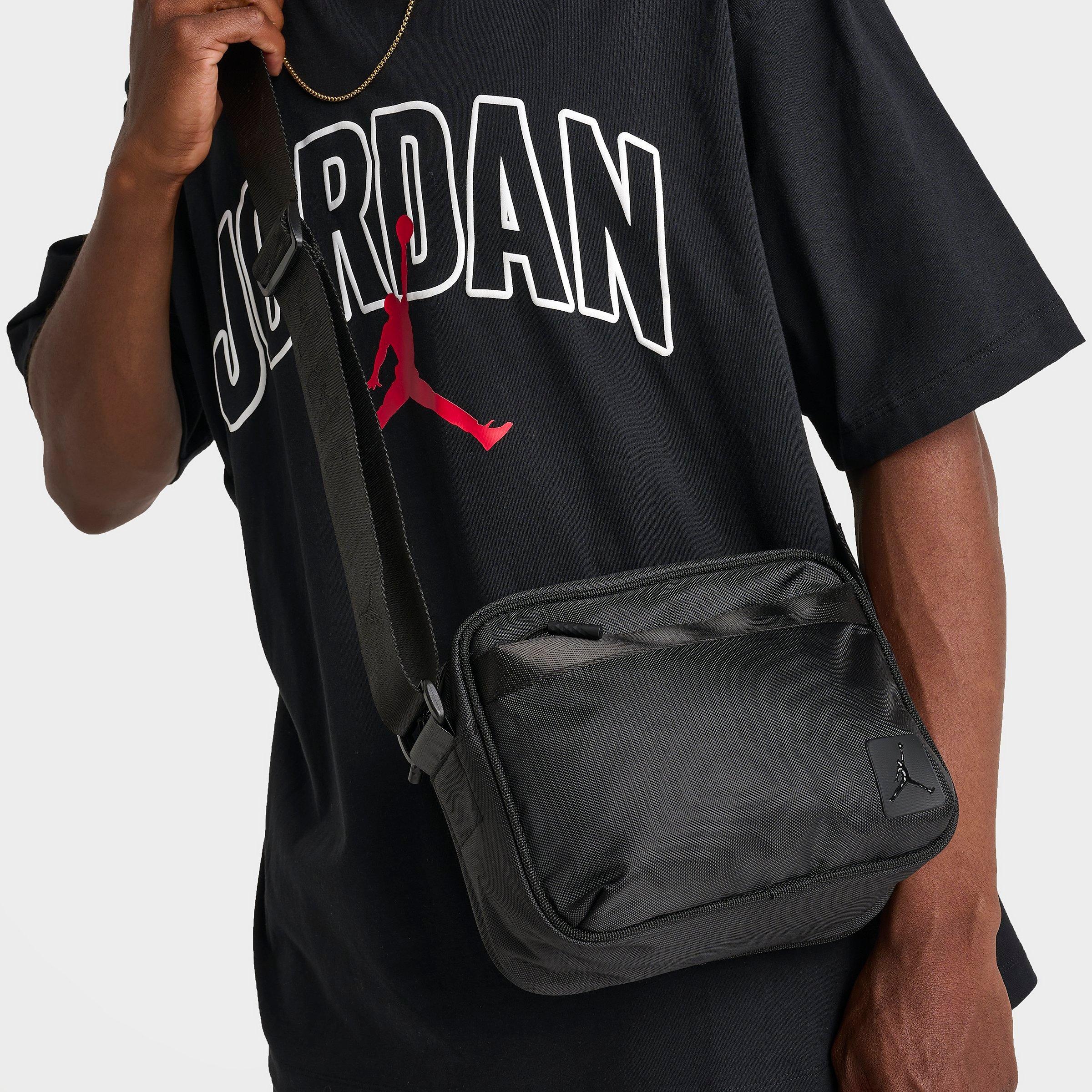 Jordan メッセンジャーバッグ グレー 23ロゴ Jordan Mini Messenger Bag | JD Sports