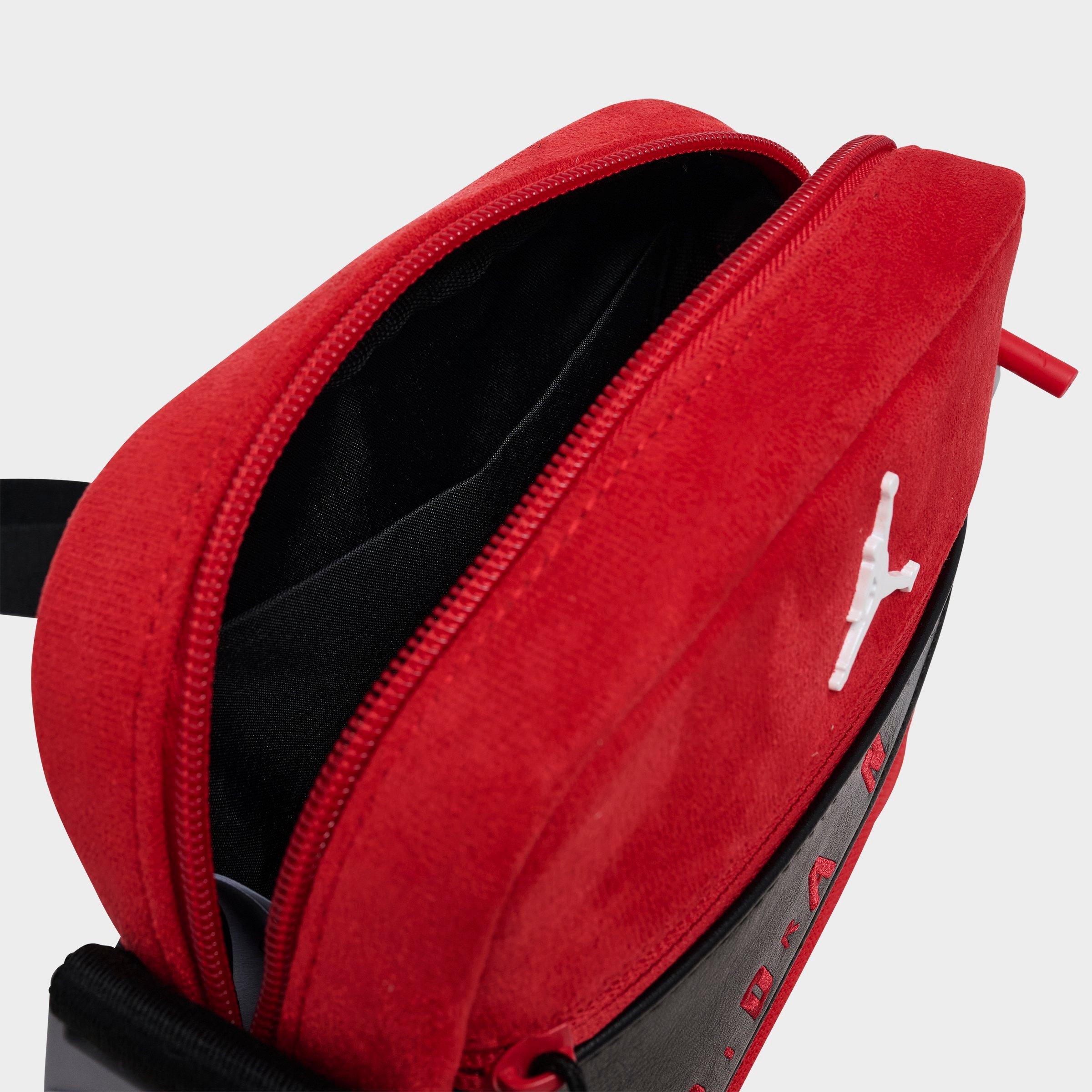 Jordan AJ4 Toro Bravo Crossbody Bag (2L)