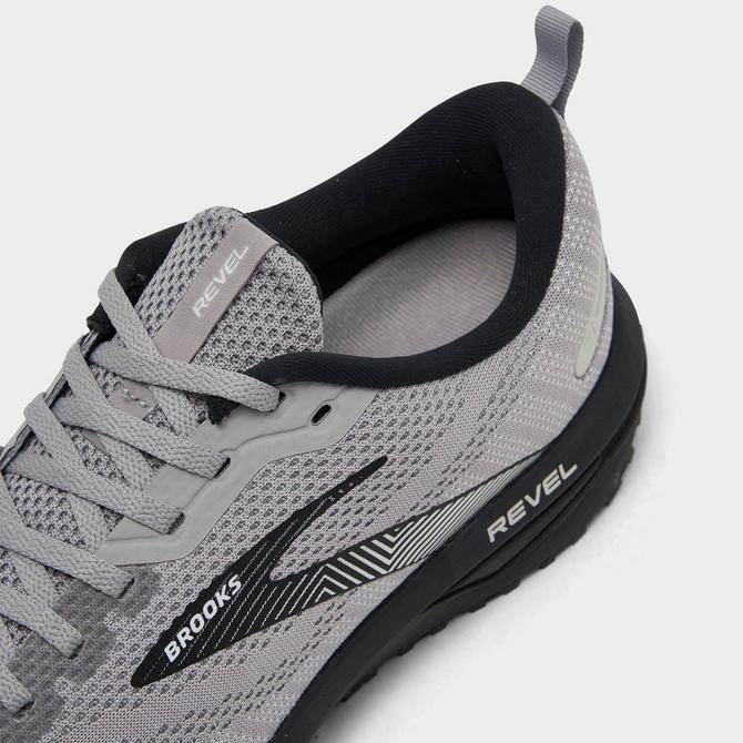 Brooks store revel sneakers