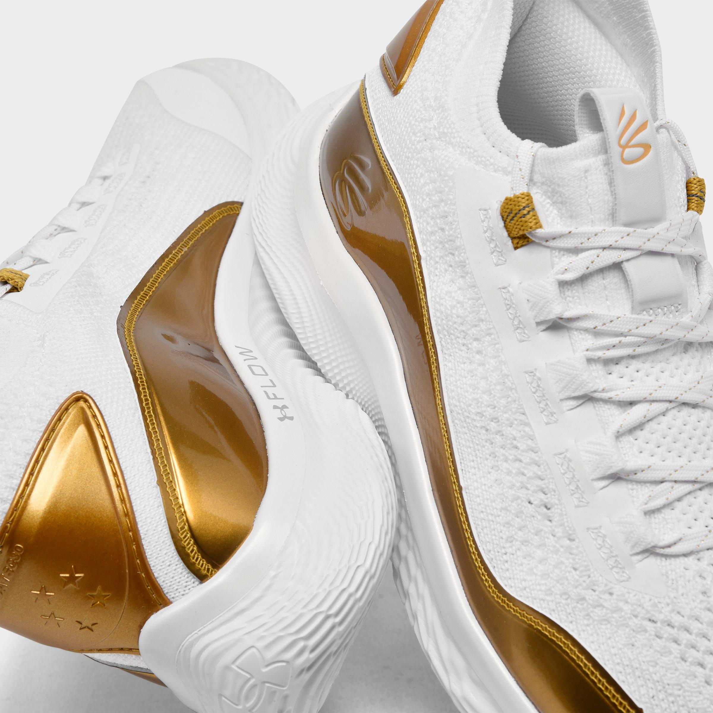 white and gold curry 8