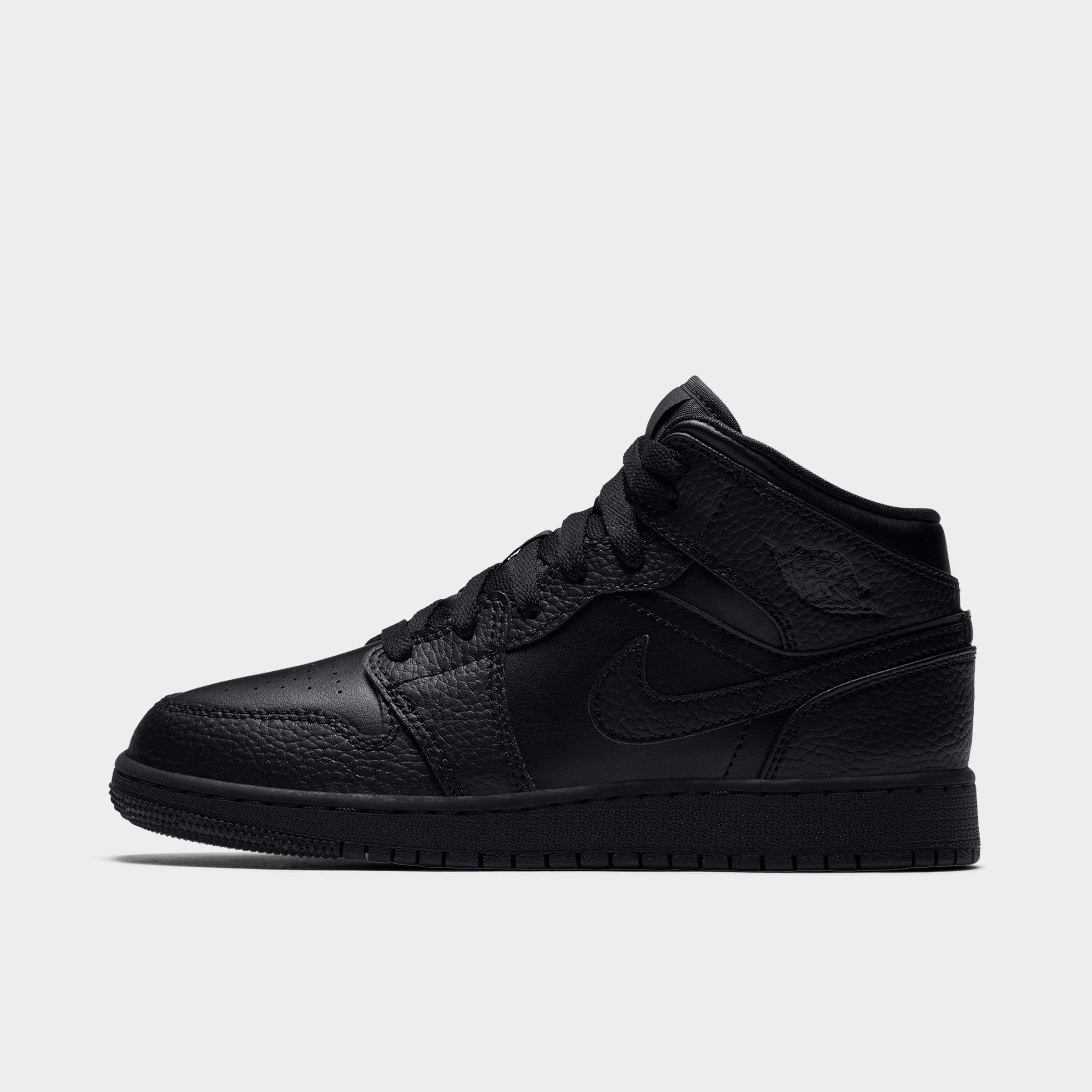 jordan retro 1 black