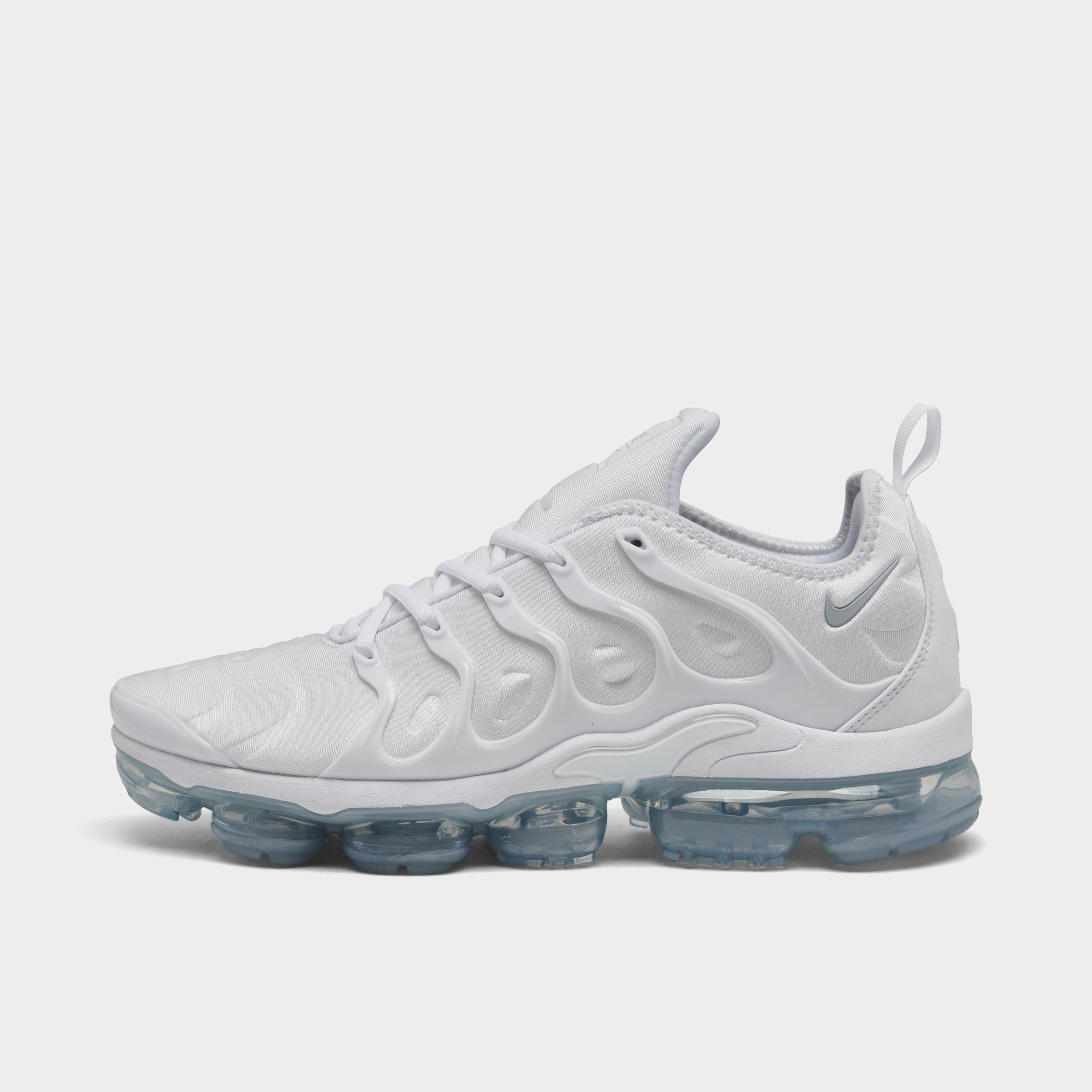 white nike air vapormax plus