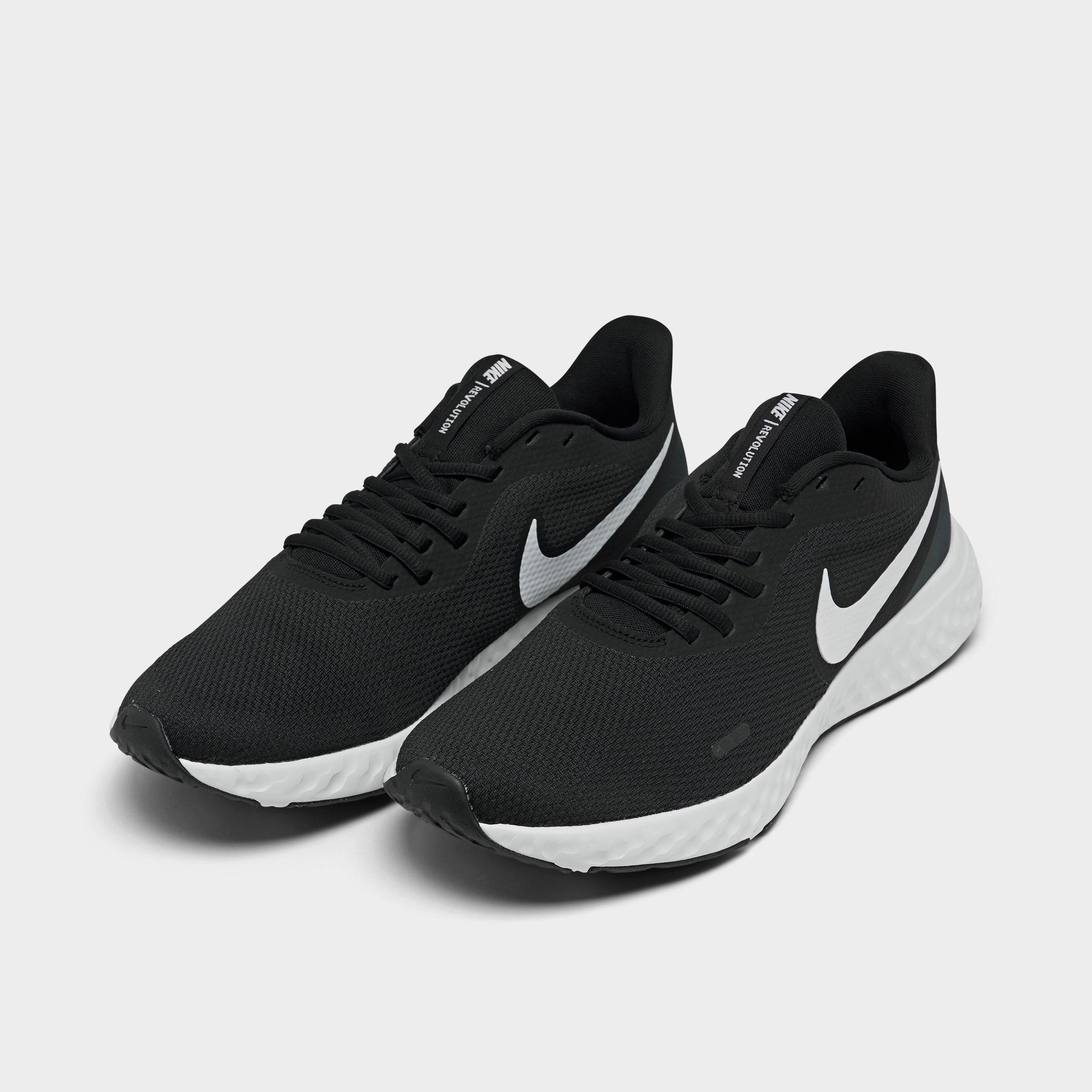 nike revolution three