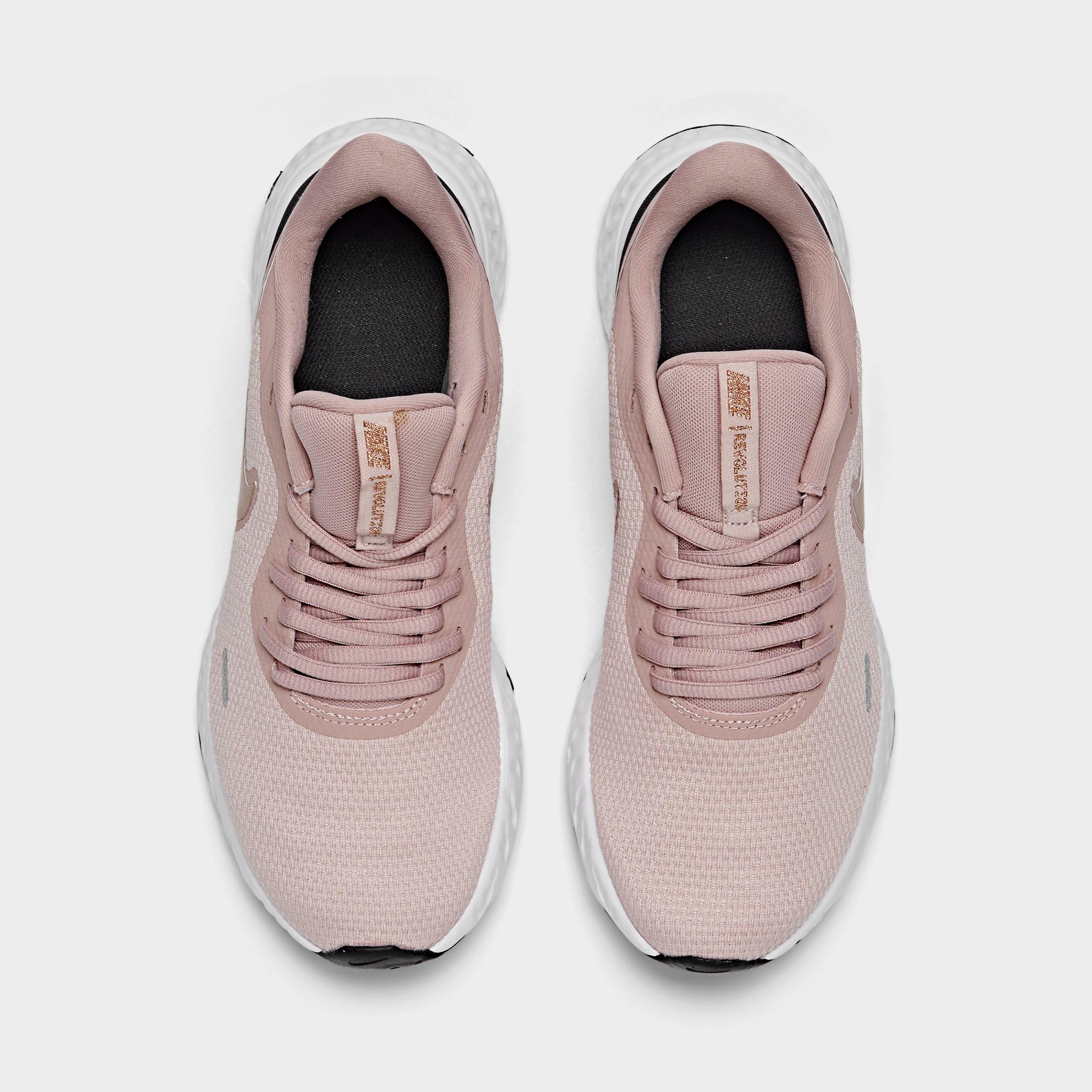 wmns nike revolution 5 barely rose