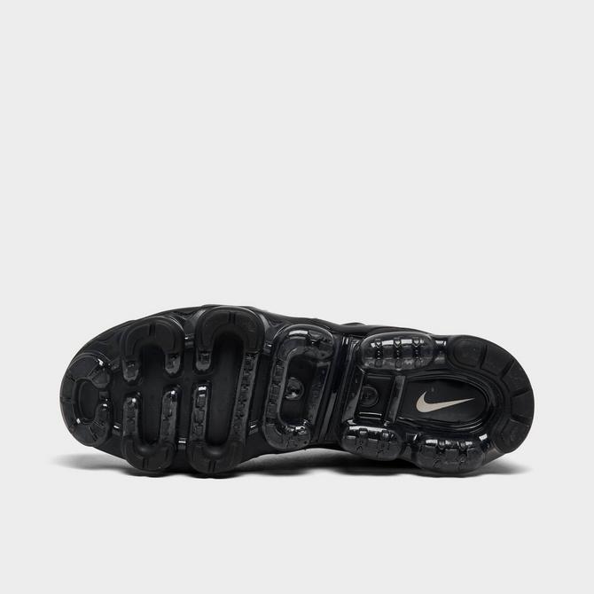 Triple black vapormax on sale 219