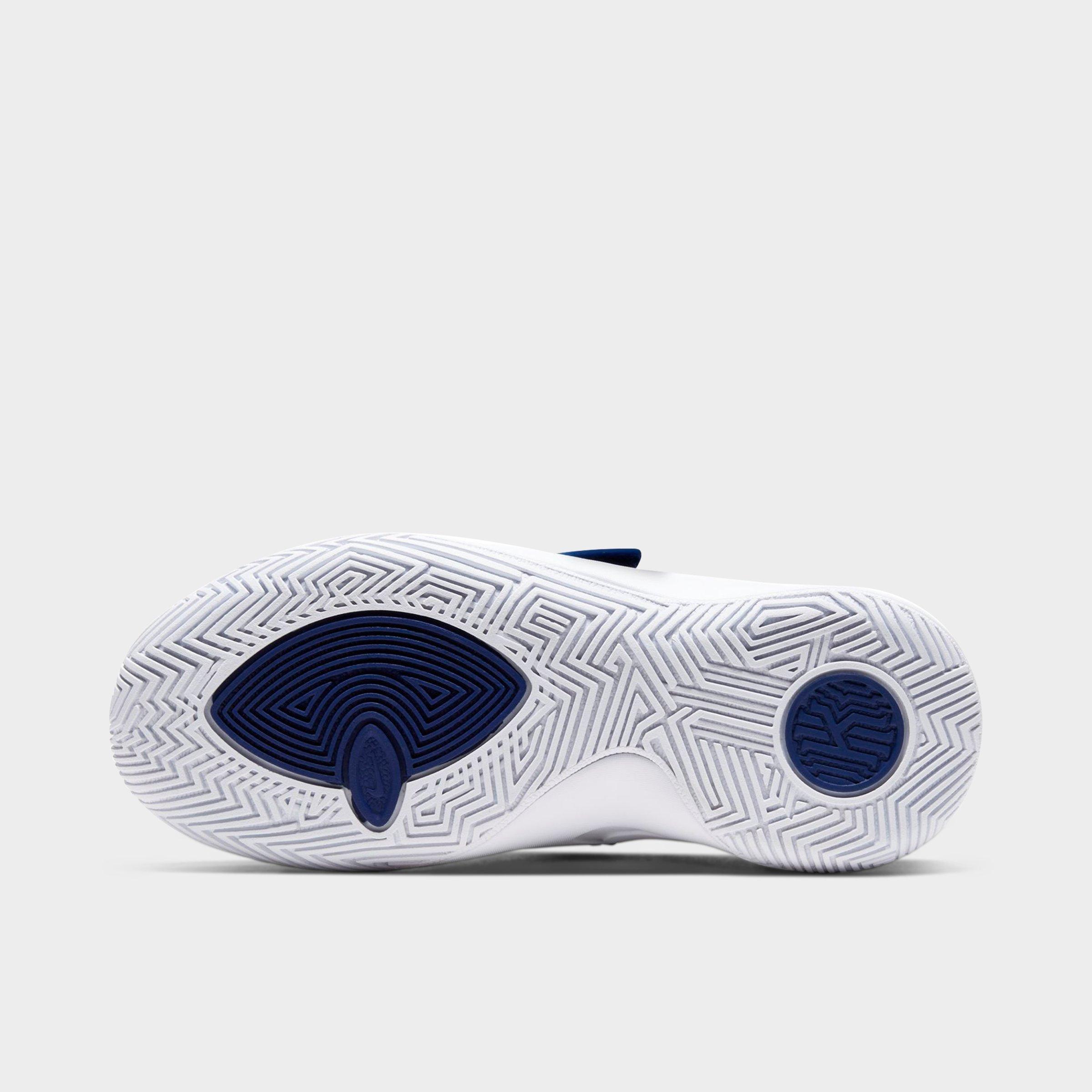 boys nike kyrie flytrap