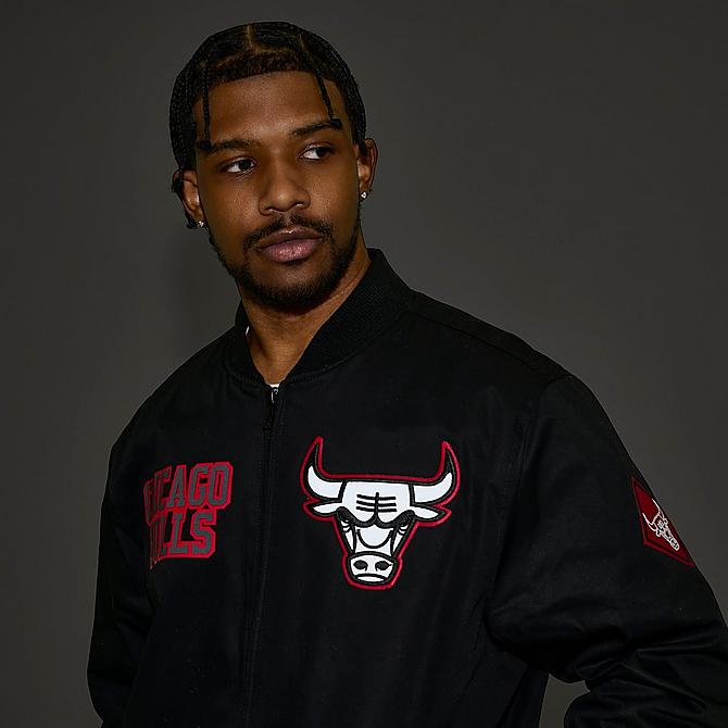 Men's Pro Standard Chicago Bulls NBA Reflective Logo Satin Men's Pro Standard Chicago Bulls NBA Reflective Logo Satin