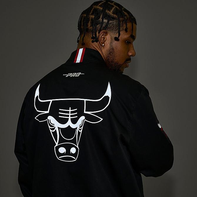 Men's Pro Standard Chicago Bulls NBA Reflective Logo Satin Men's Pro Standard Chicago Bulls NBA Reflective Logo Satin