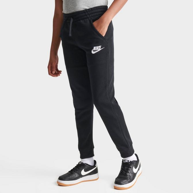 triste Colector maorí Boys' Nike Sportswear Embroidered Logo Club Fleece Jogger Pants| JD Sports