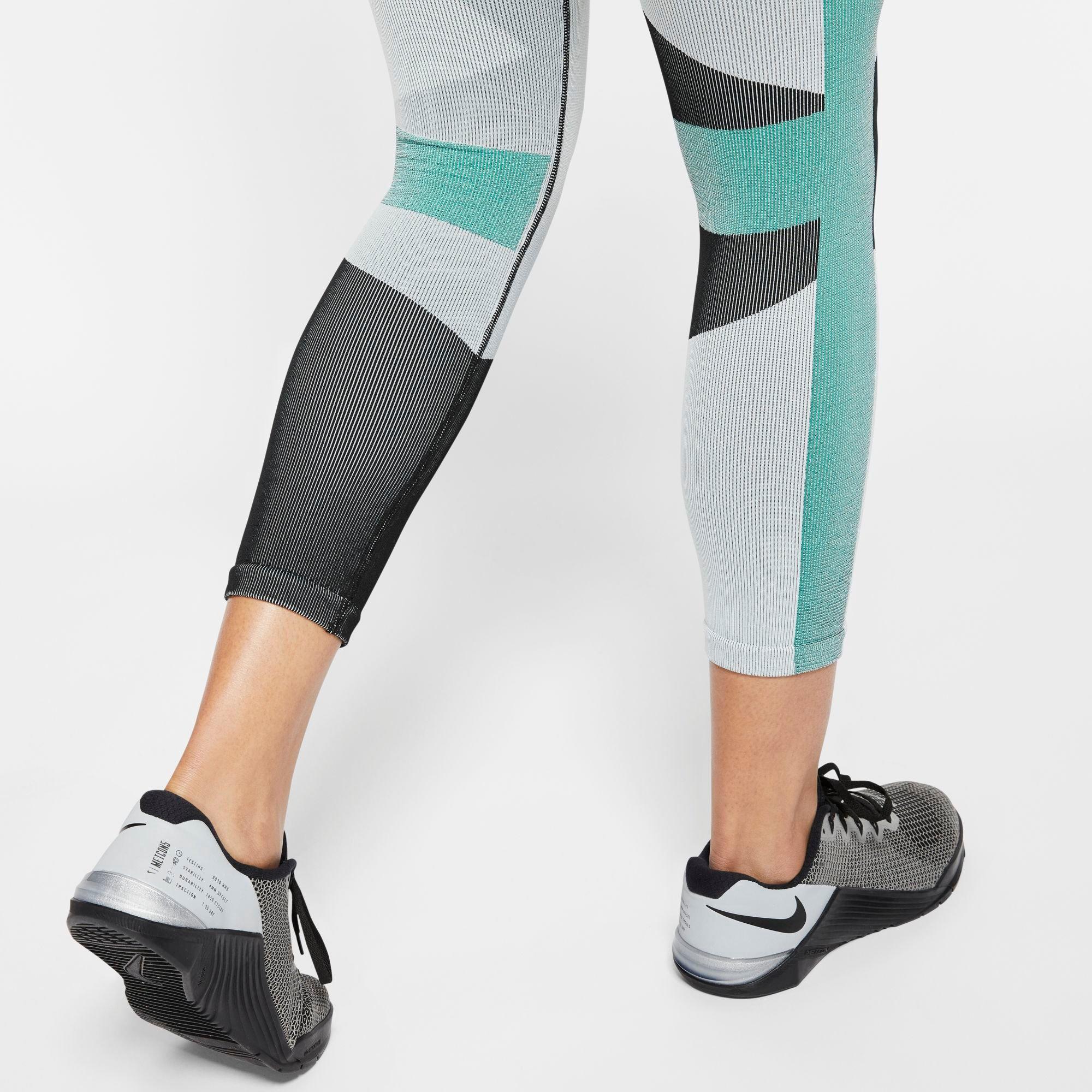 nike sculpt crop