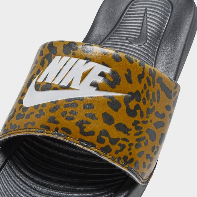 Nike leopard store print benassi slides