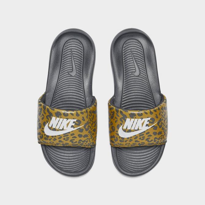 Nike benassi hot sale slippers leopard