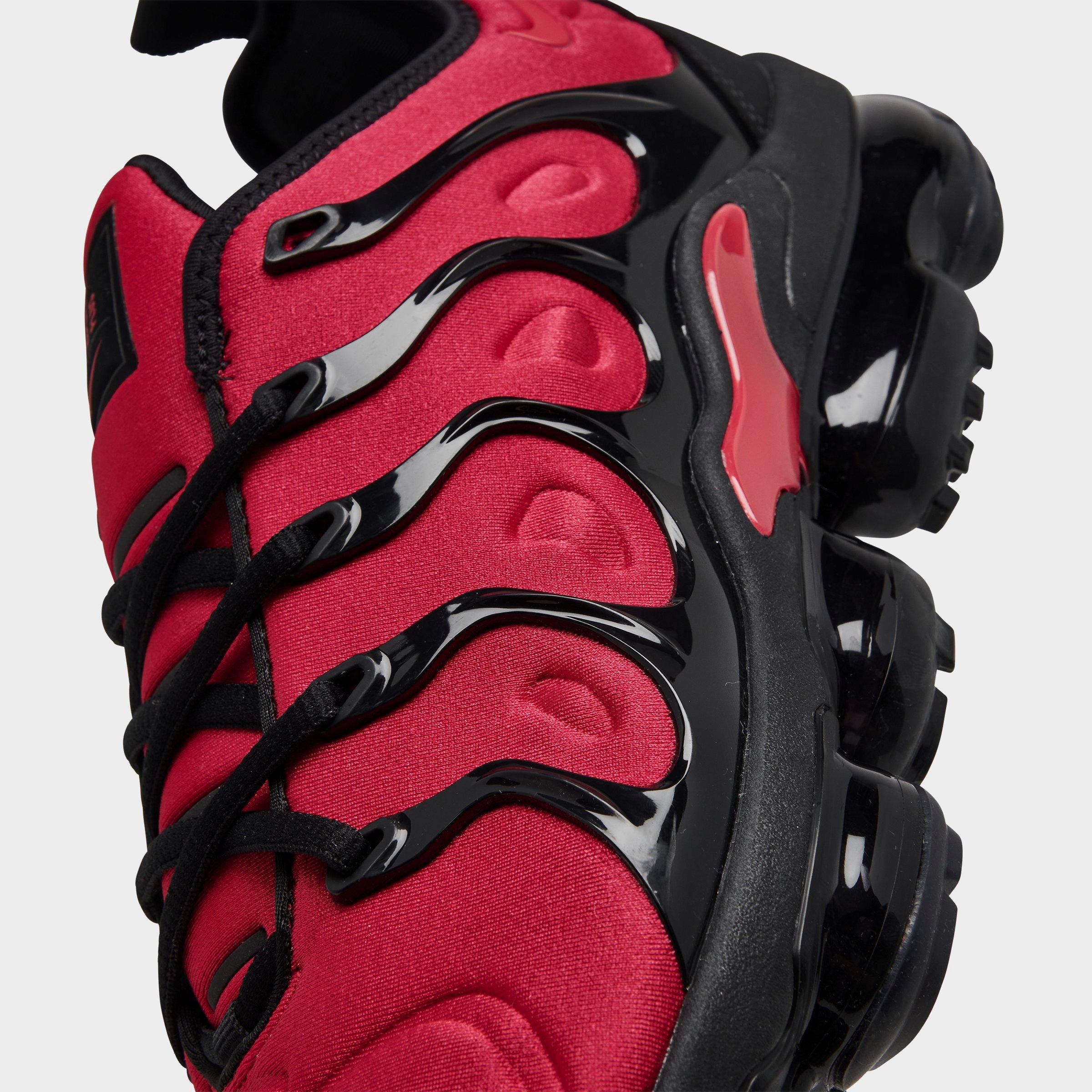 red and black vapormax plus