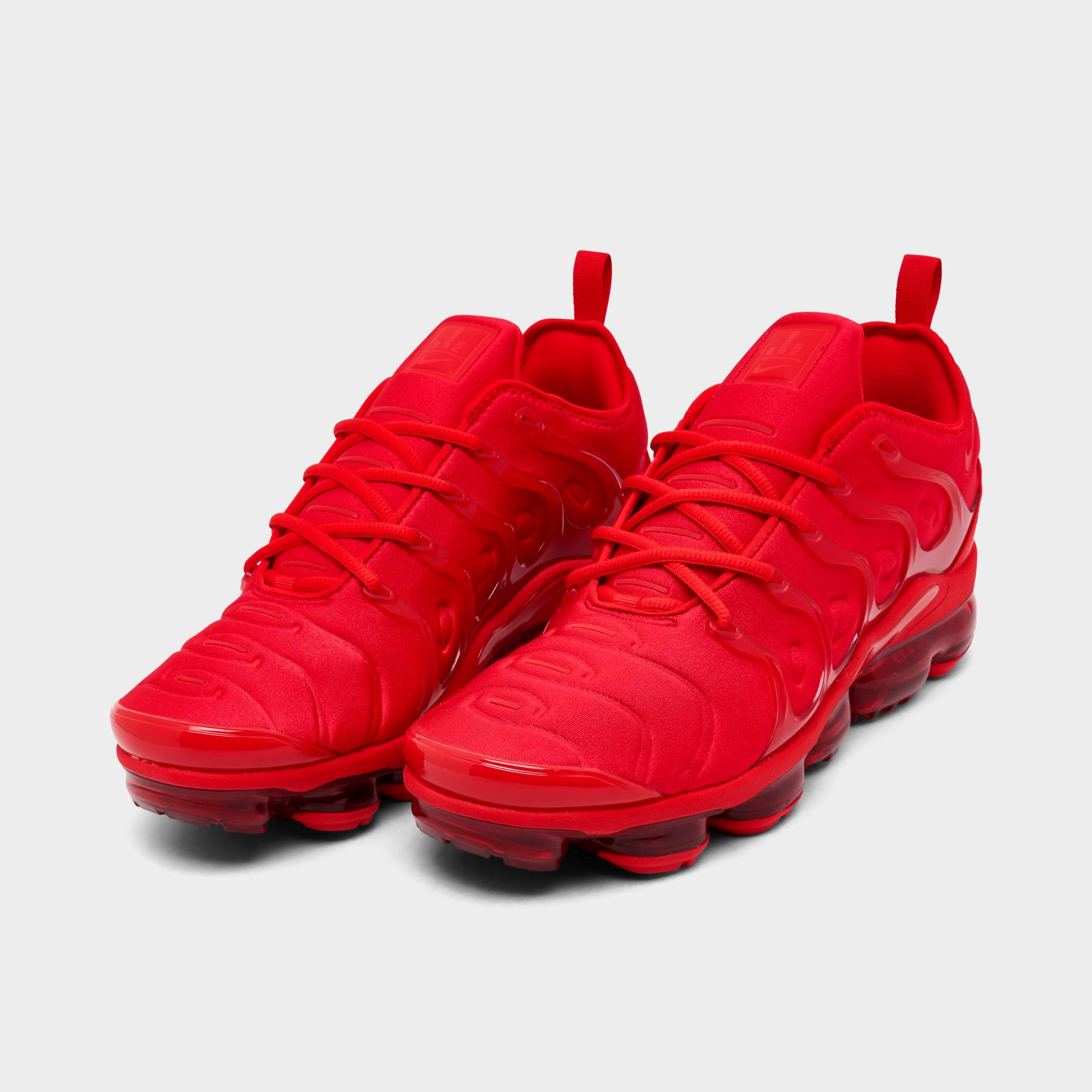 red nike vapormax plus