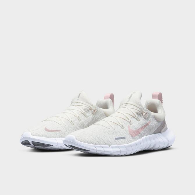 White nike hotsell free runs women