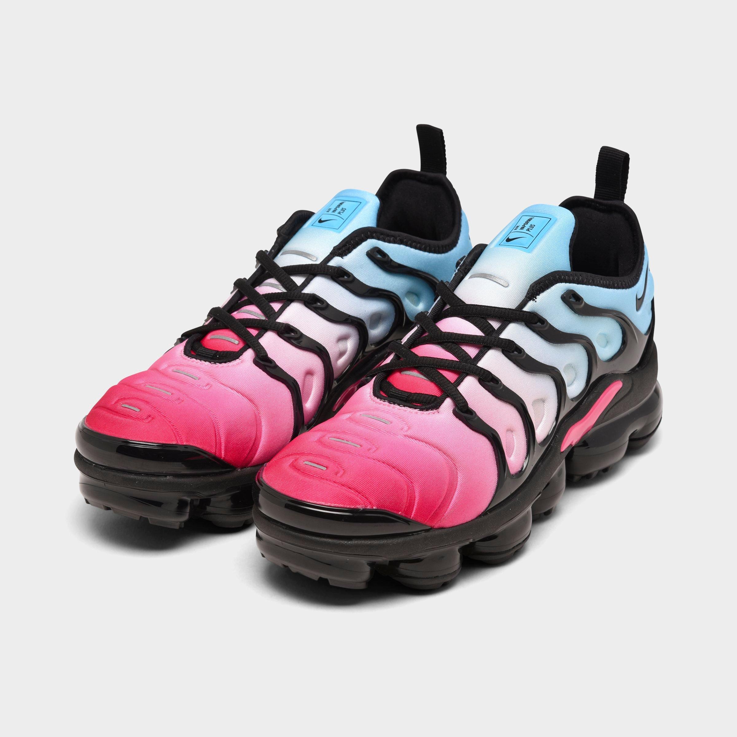 pink nike air vapormax plus