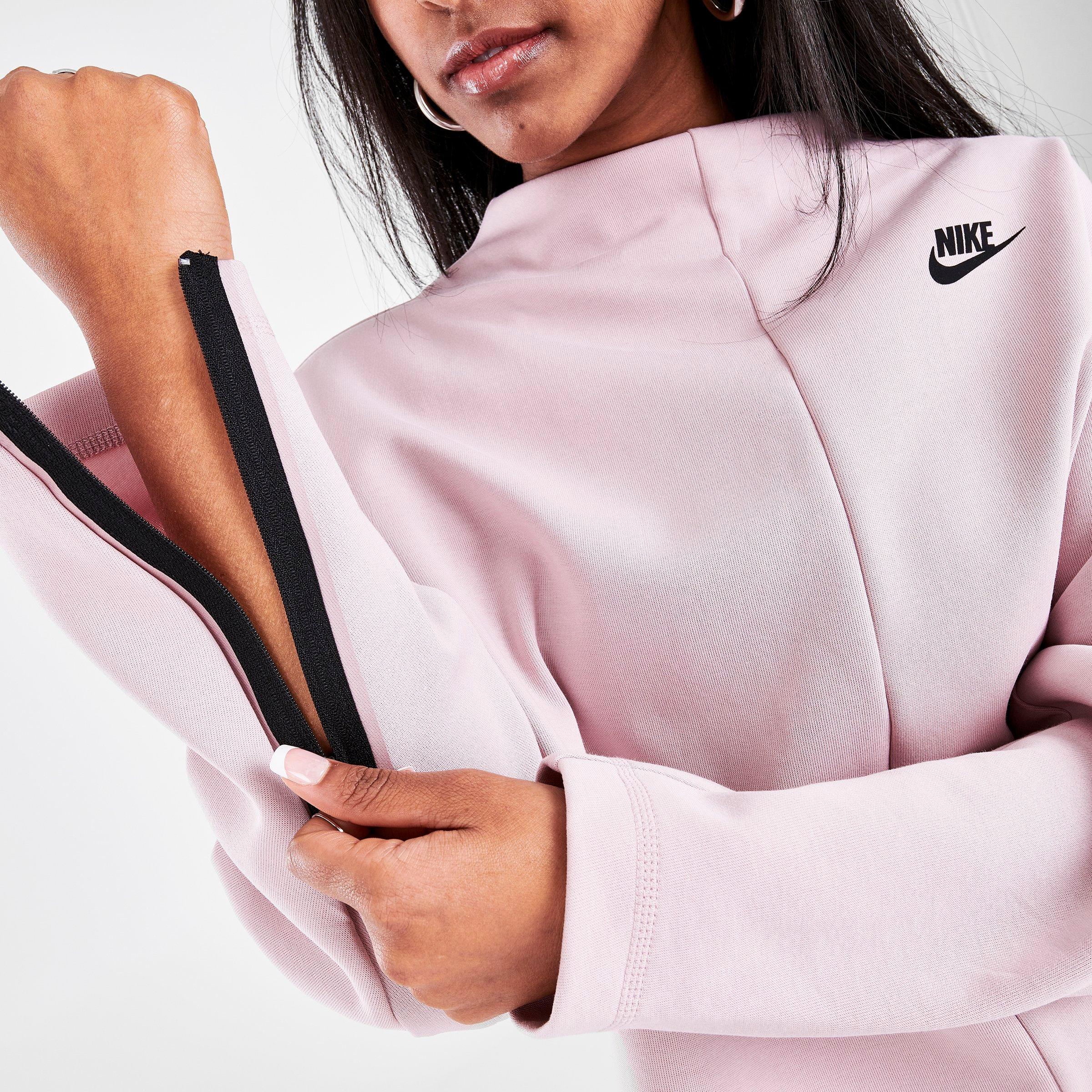 nike sportswear tech