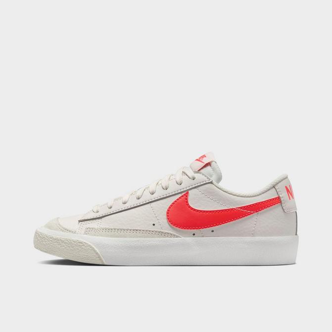 Nike blazer hotsell low oversized swoosh