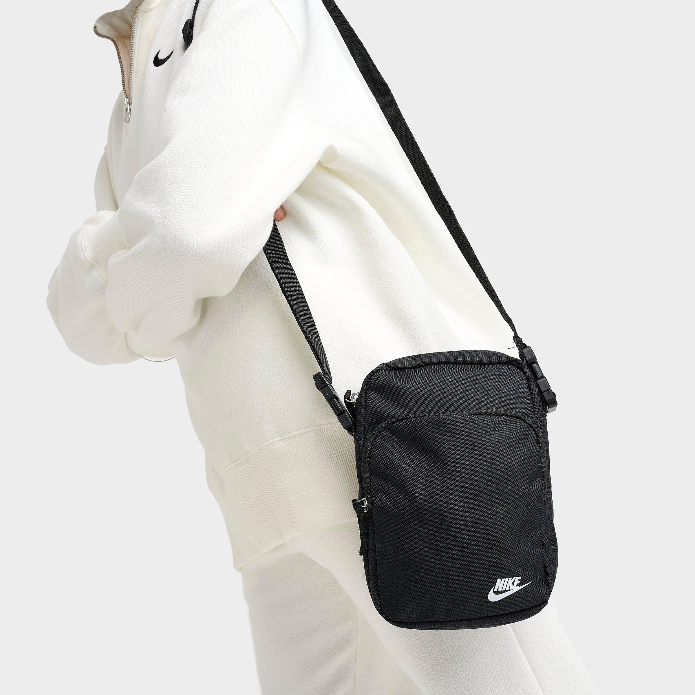 nike front body bag