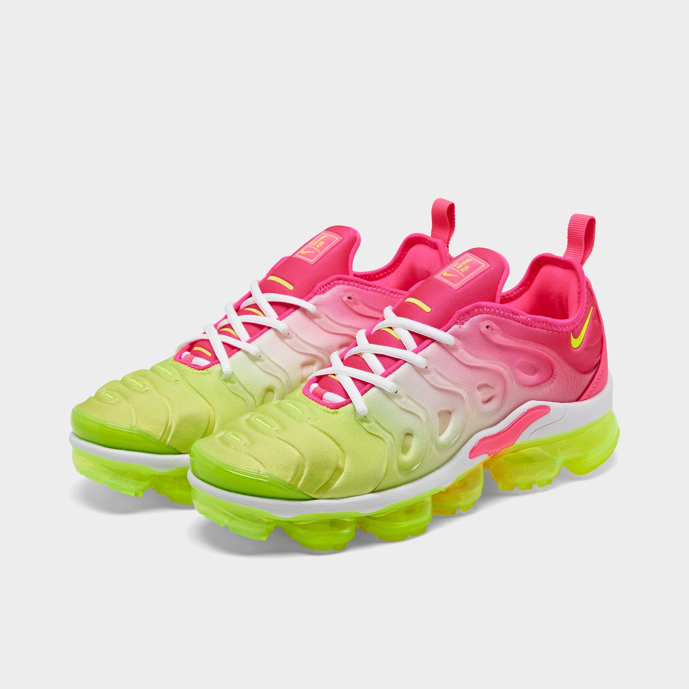 vapormax plus women's pink