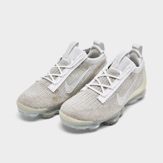 White 'vapormax hotsell flyknit women's