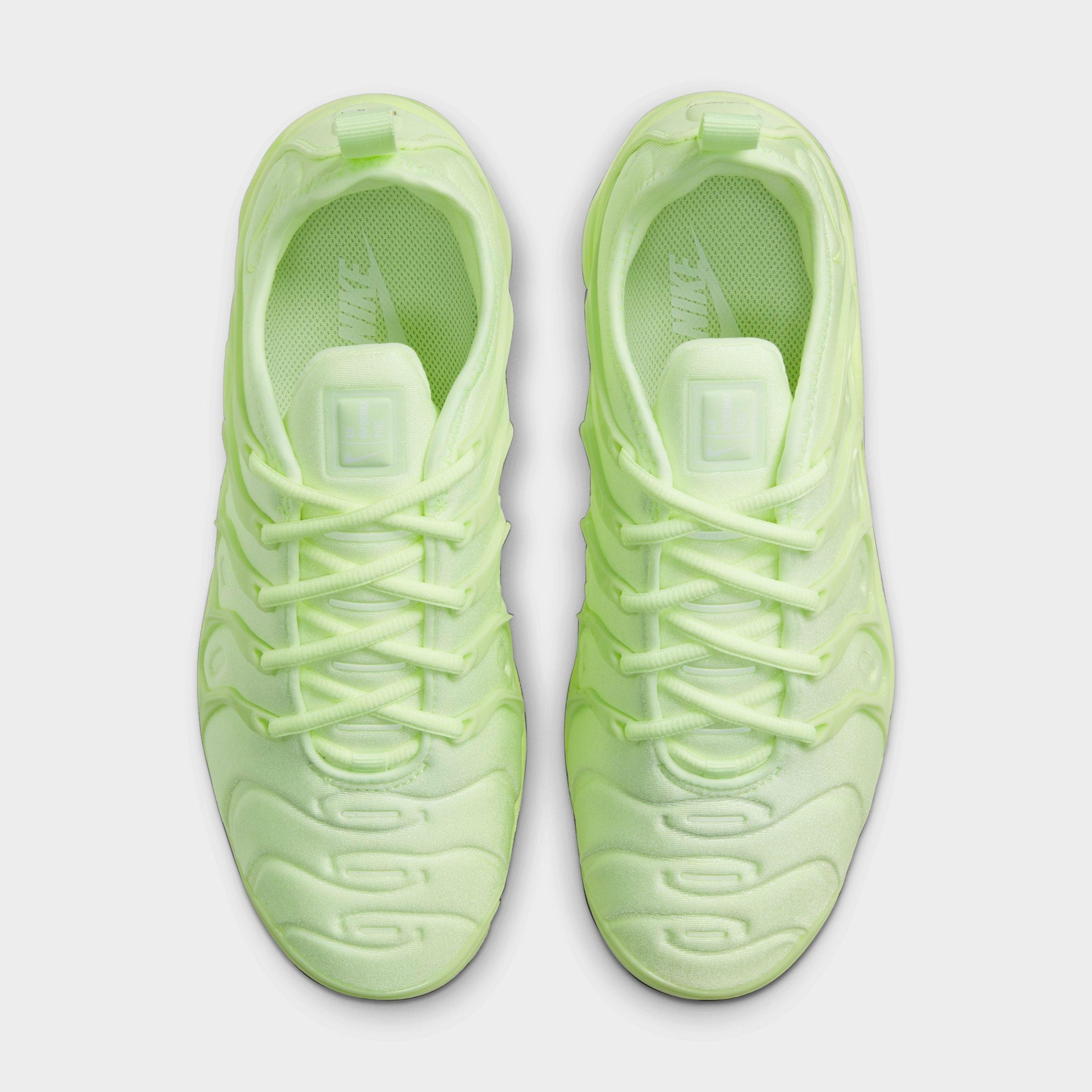 green vapormax plus women's