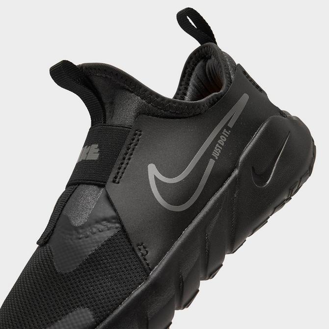 Nike black 2024 flat shoes