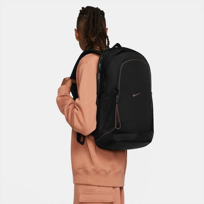 motivo modo carga Nike Sportswear Essentials Backpack| JD Sports