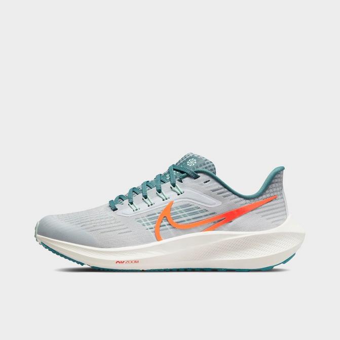 Youth nike running on sale shoes