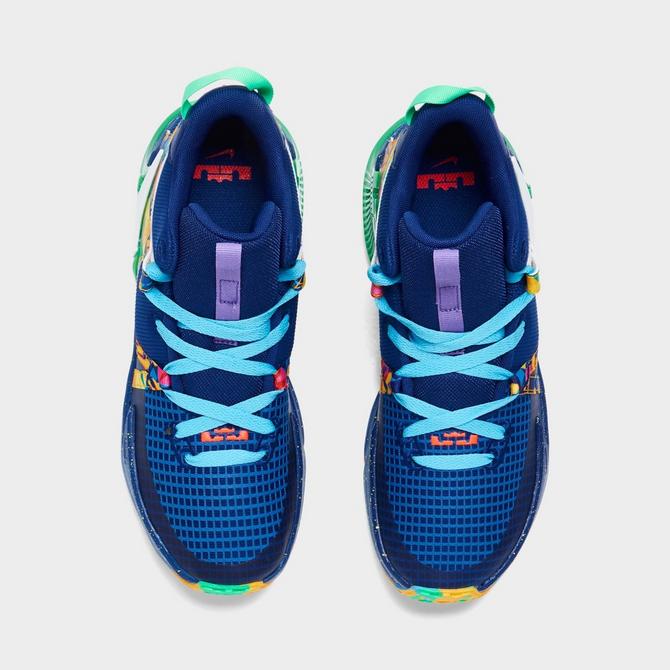 Lebron store blue shoes