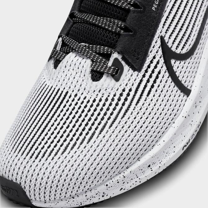 Zoom pegasus black 2024 and white womens